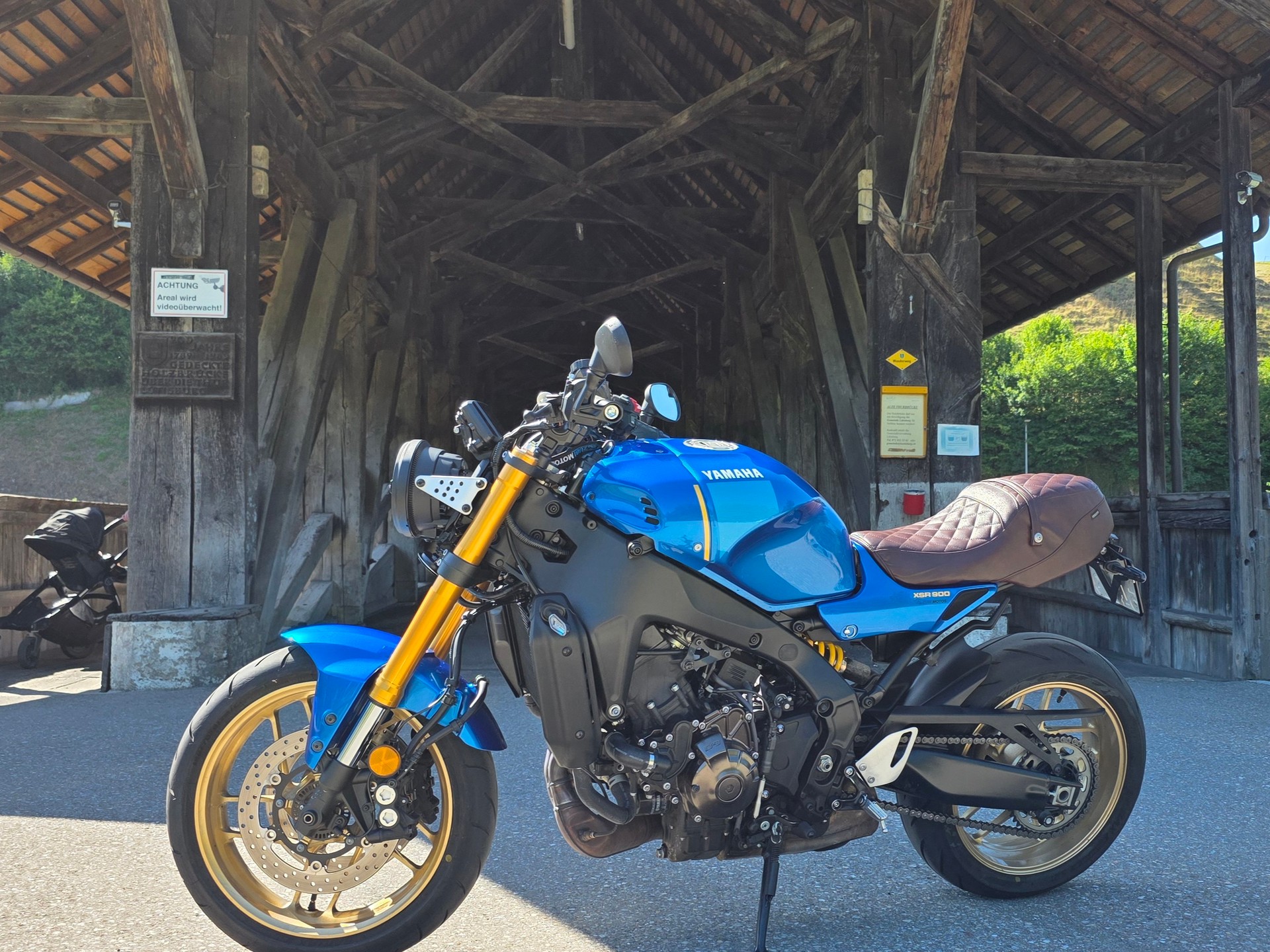 YAMAHA XSR 900-image-0