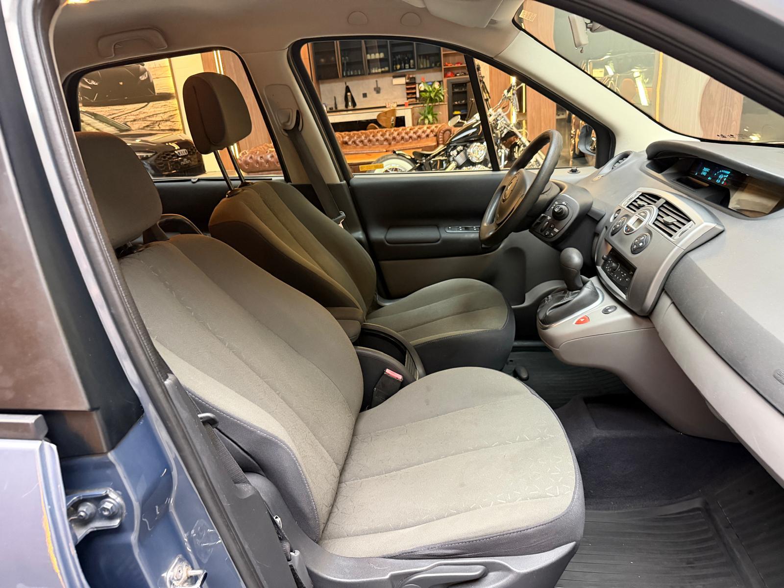 RENAULT Grand Scénic 2.0 16V Dynamique-image-14