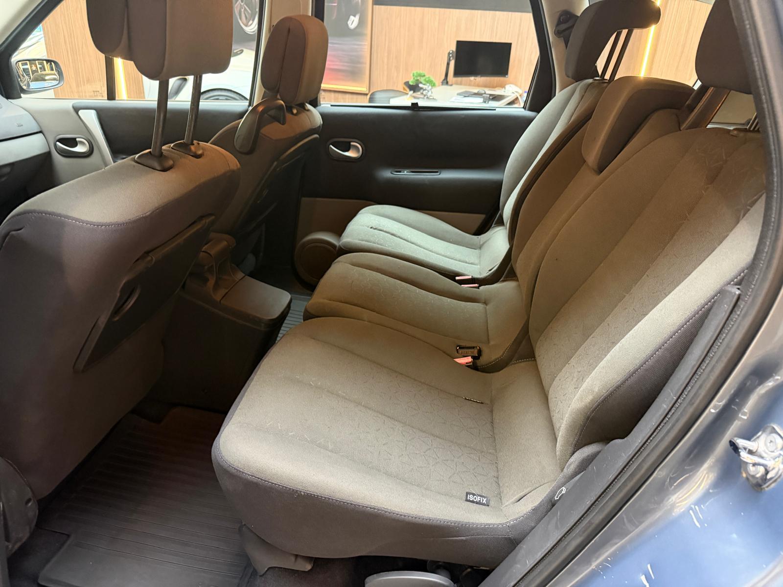 RENAULT Grand Scénic 2.0 16V Dynamique-image-15