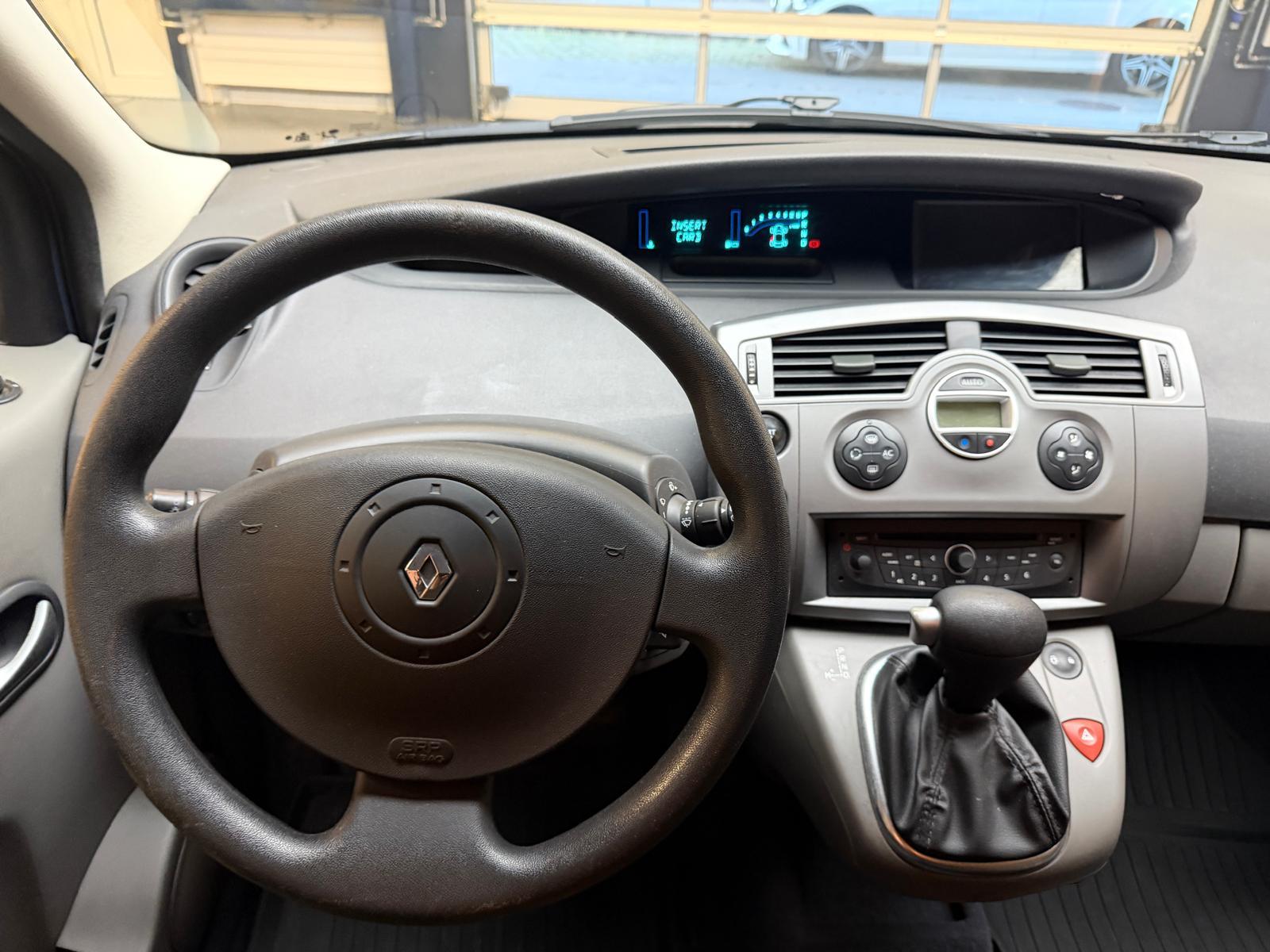 RENAULT Grand Scénic 2.0 16V Dynamique-image-10