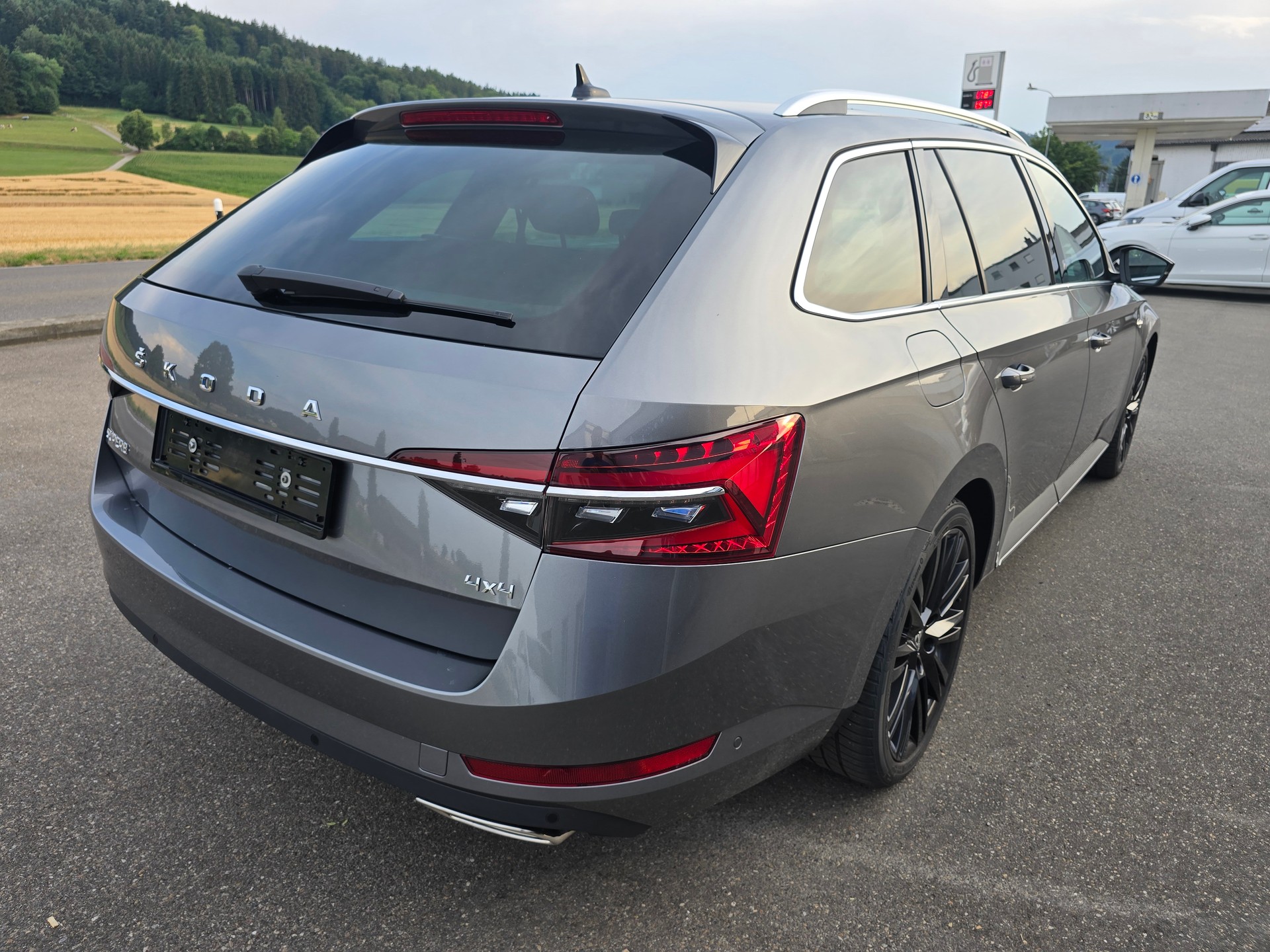 SKODA Superb Combi 2.0 TSI L&K Light 4x4 DSG*TOP-ZUSTAND*Frsch ab MFK"Frisch ab Service**Anhängerkupplung*Standheizung***-image-3