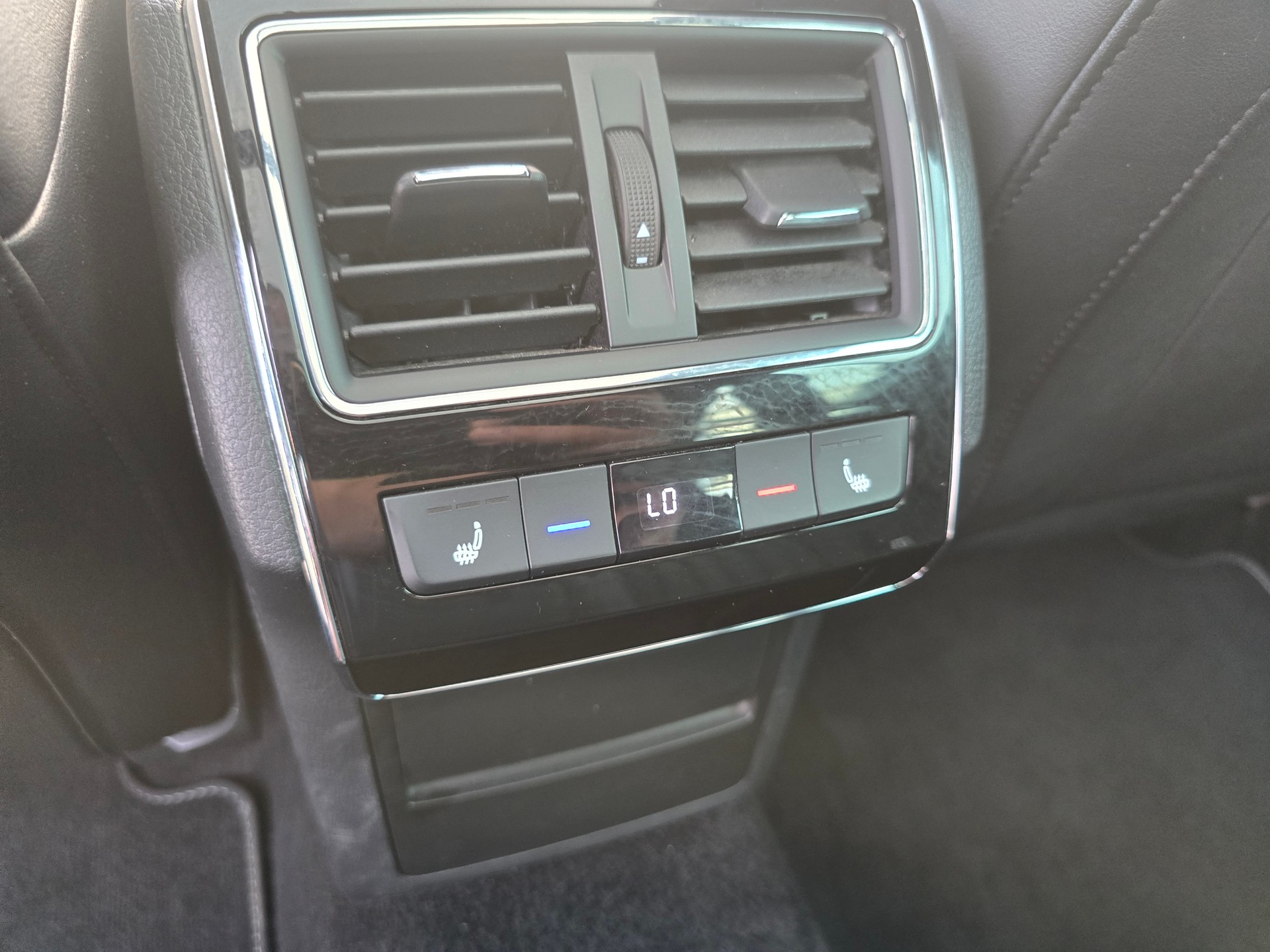 SKODA Superb Combi 2.0 TSI L&K Light 4x4 DSG*TOP-ZUSTAND*Frsch ab MFK"Frisch ab Service**Anhängerkupplung*Standheizung***-image-8