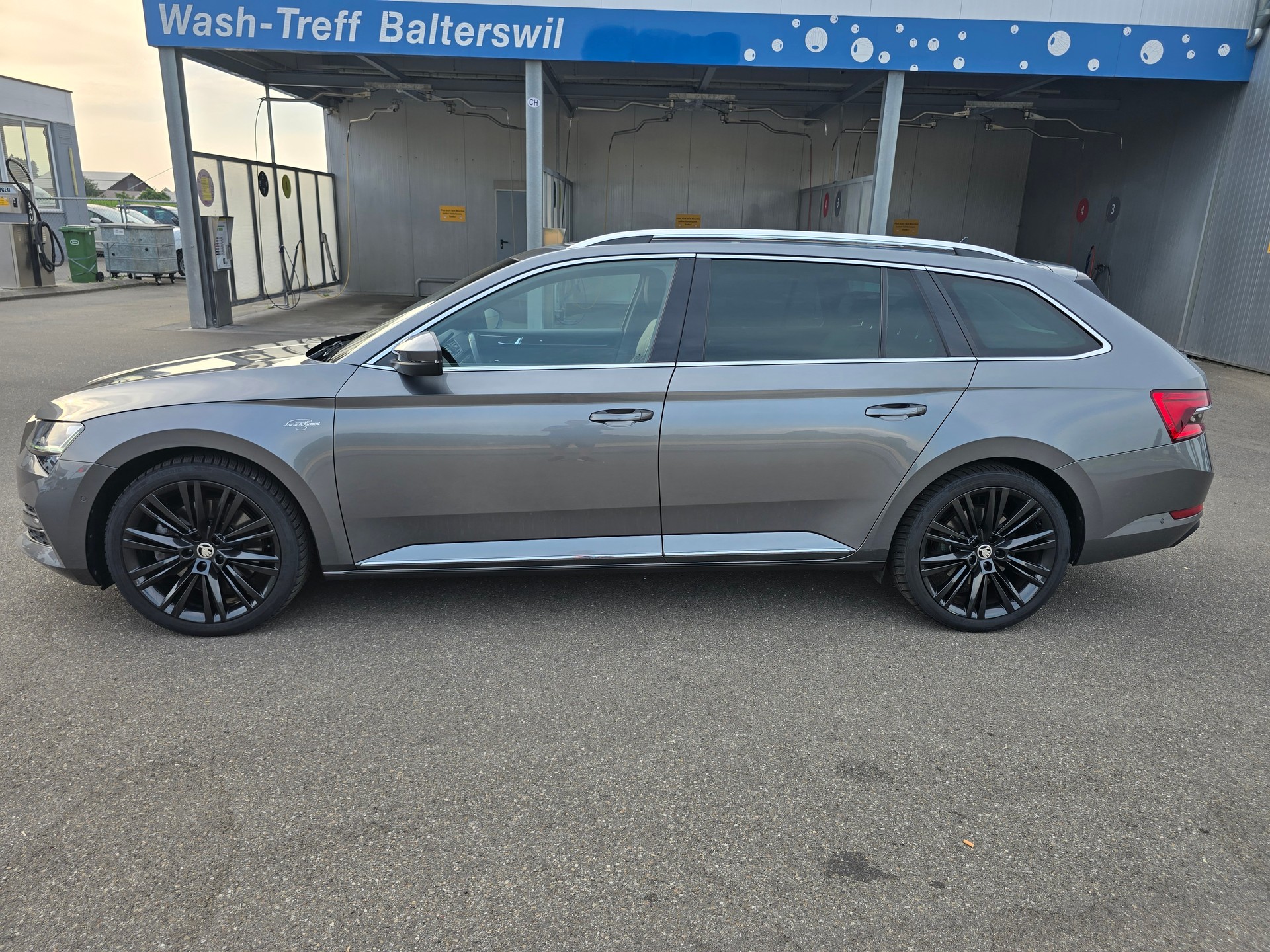 SKODA Superb Combi 2.0 TSI L&K Light 4x4 DSG*TOP-ZUSTAND*Frsch ab MFK"Frisch ab Service**Anhängerkupplung*Standheizung***-image-1