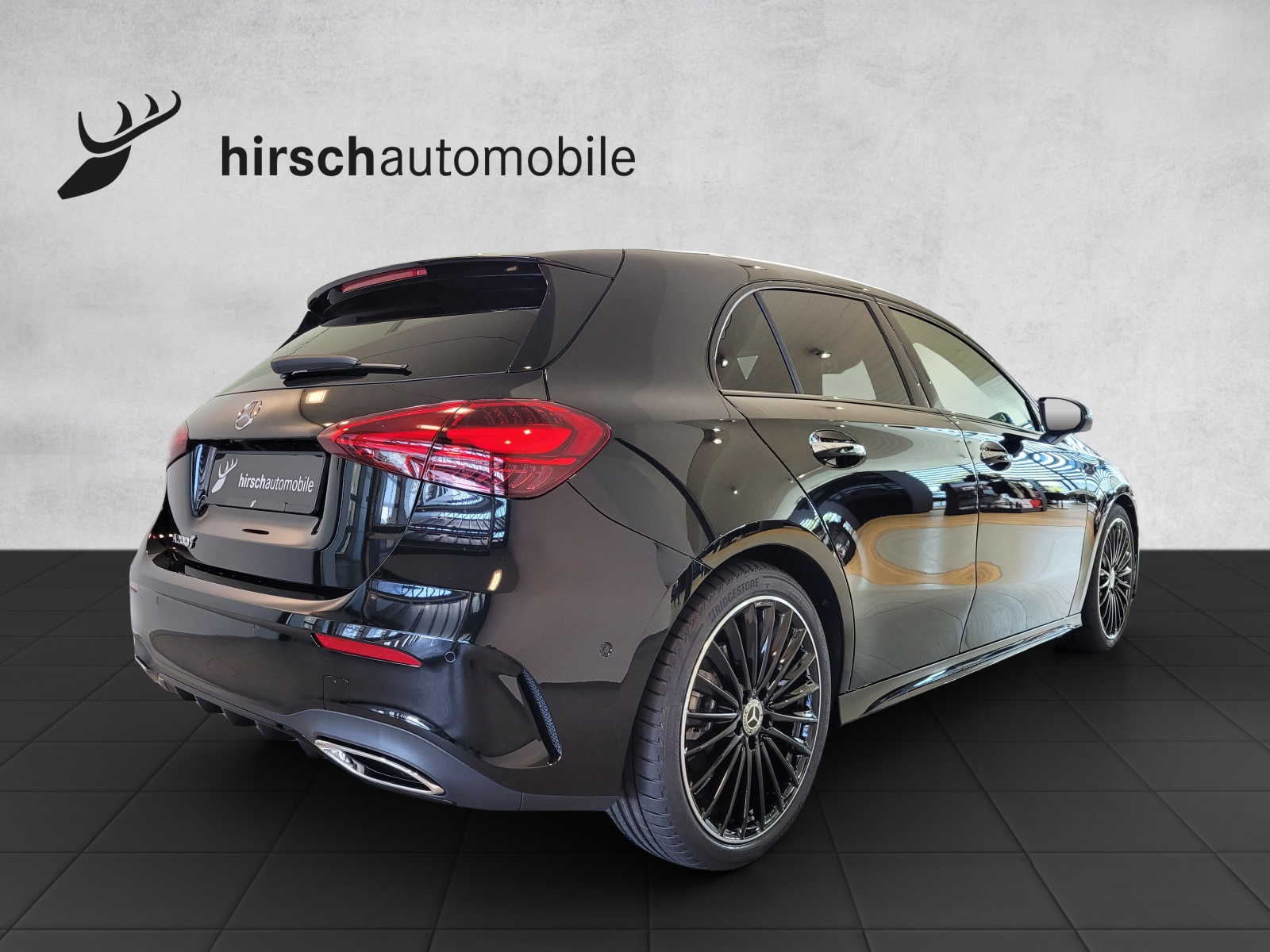 MERCEDES-BENZ A 200 Night Star 7G-DCT-showroom-element-3