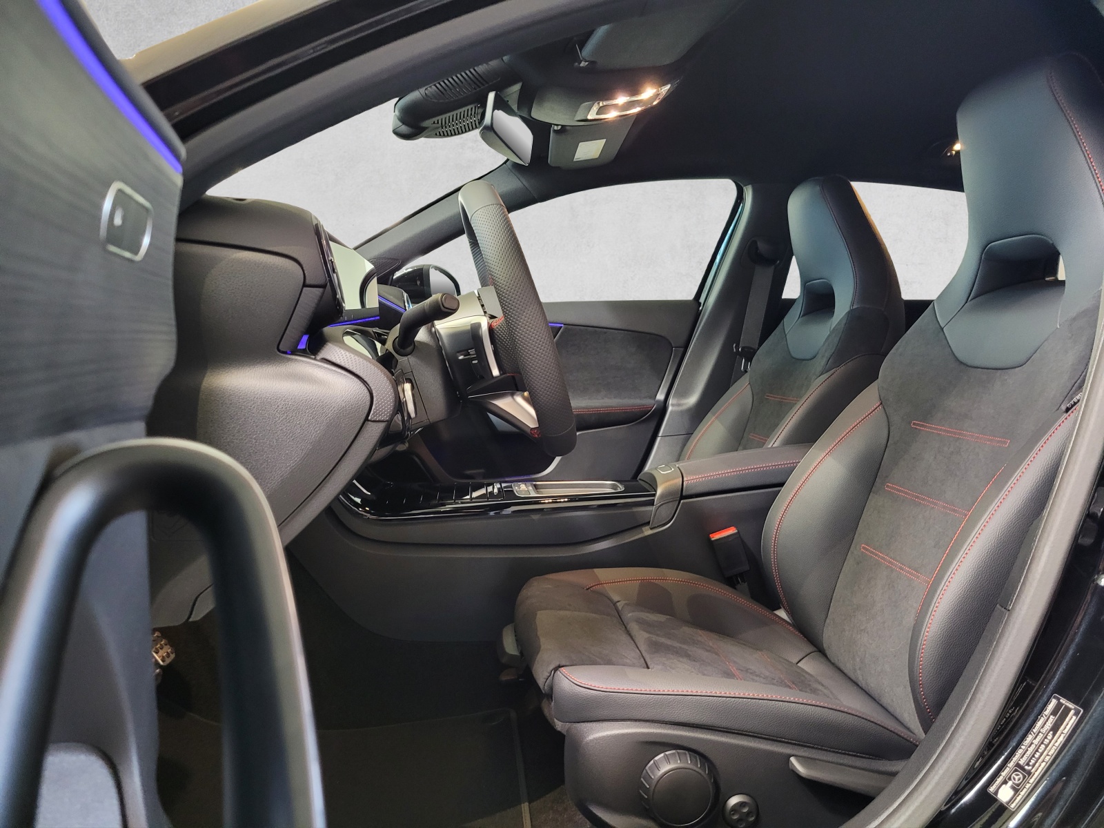 MERCEDES-BENZ A 200 Night Star 7G-DCT-image-7