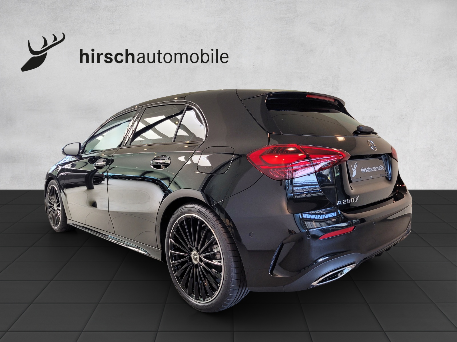 MERCEDES-BENZ A 200 Night Star 7G-DCT-showroom-element-1