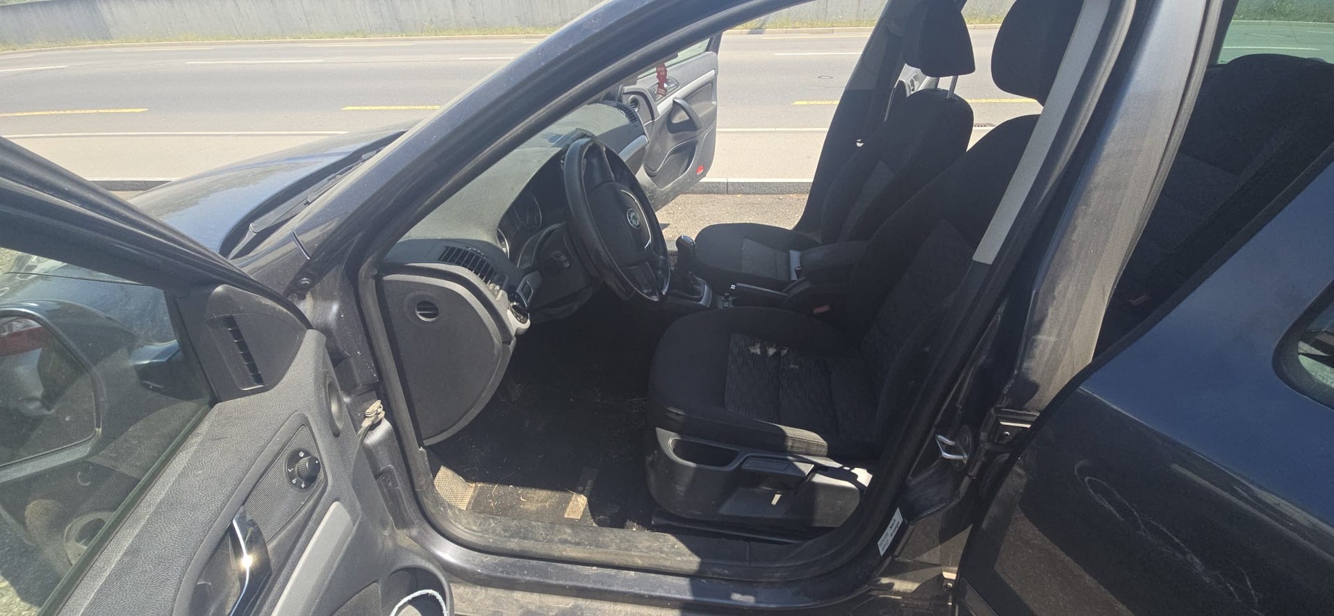 SKODA Octavia Combi 1.6 TDI Ambition 4x4-image-7