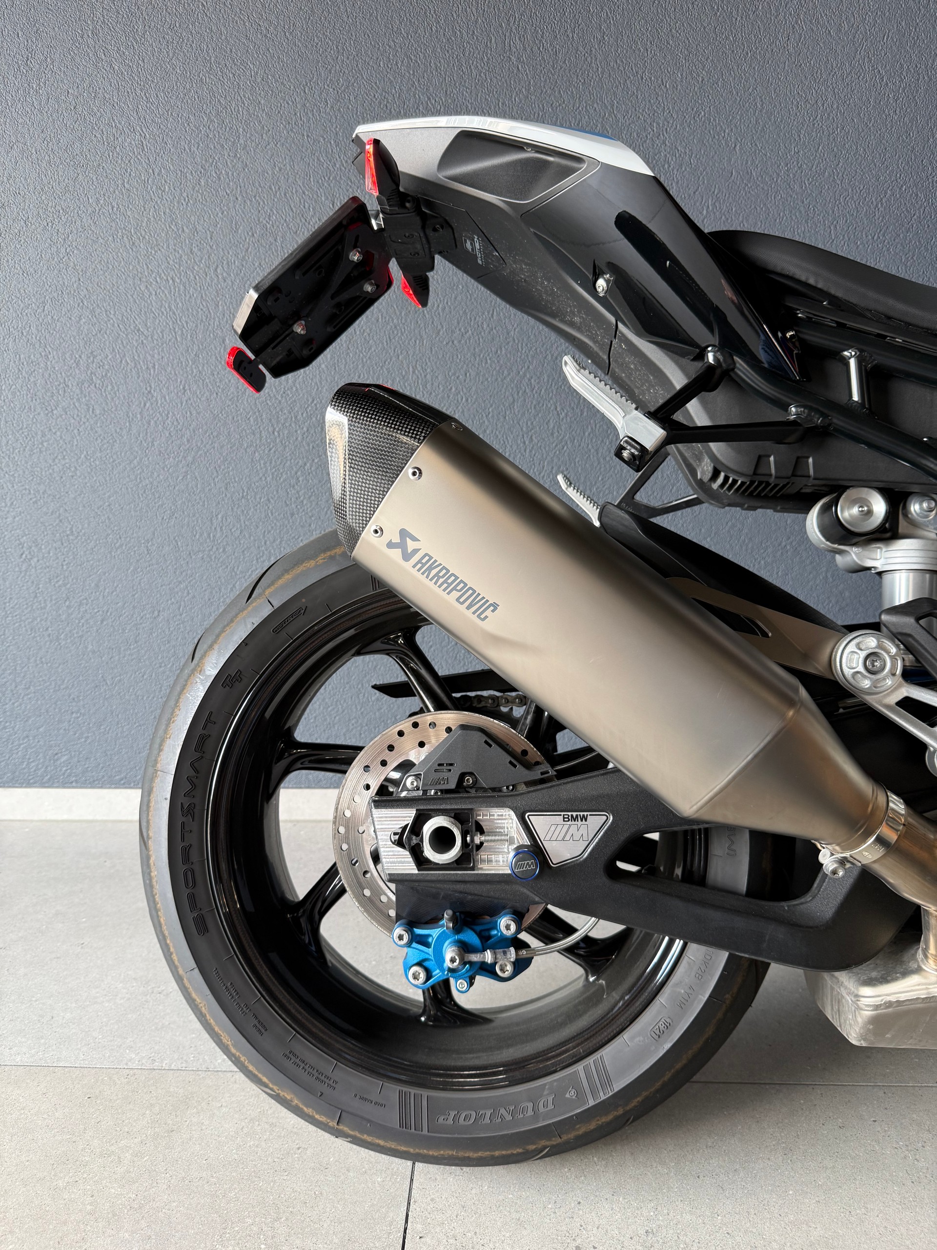 BMW M 1000 RR-image-9