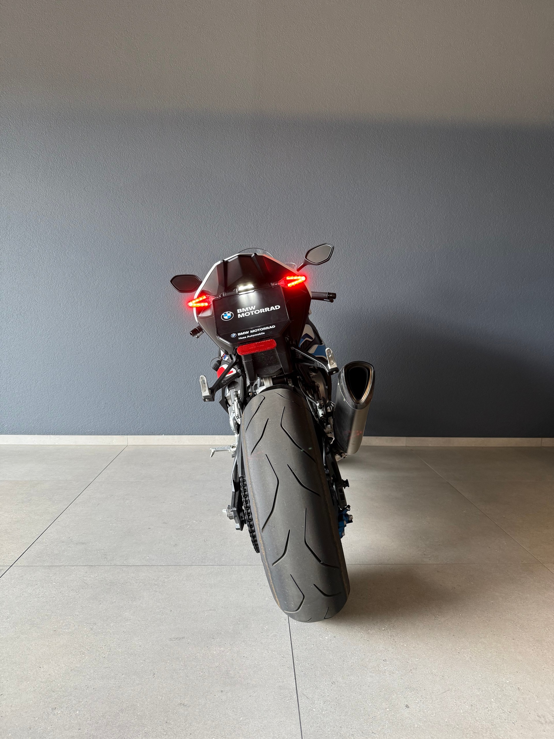 BMW M 1000 RR-image-5