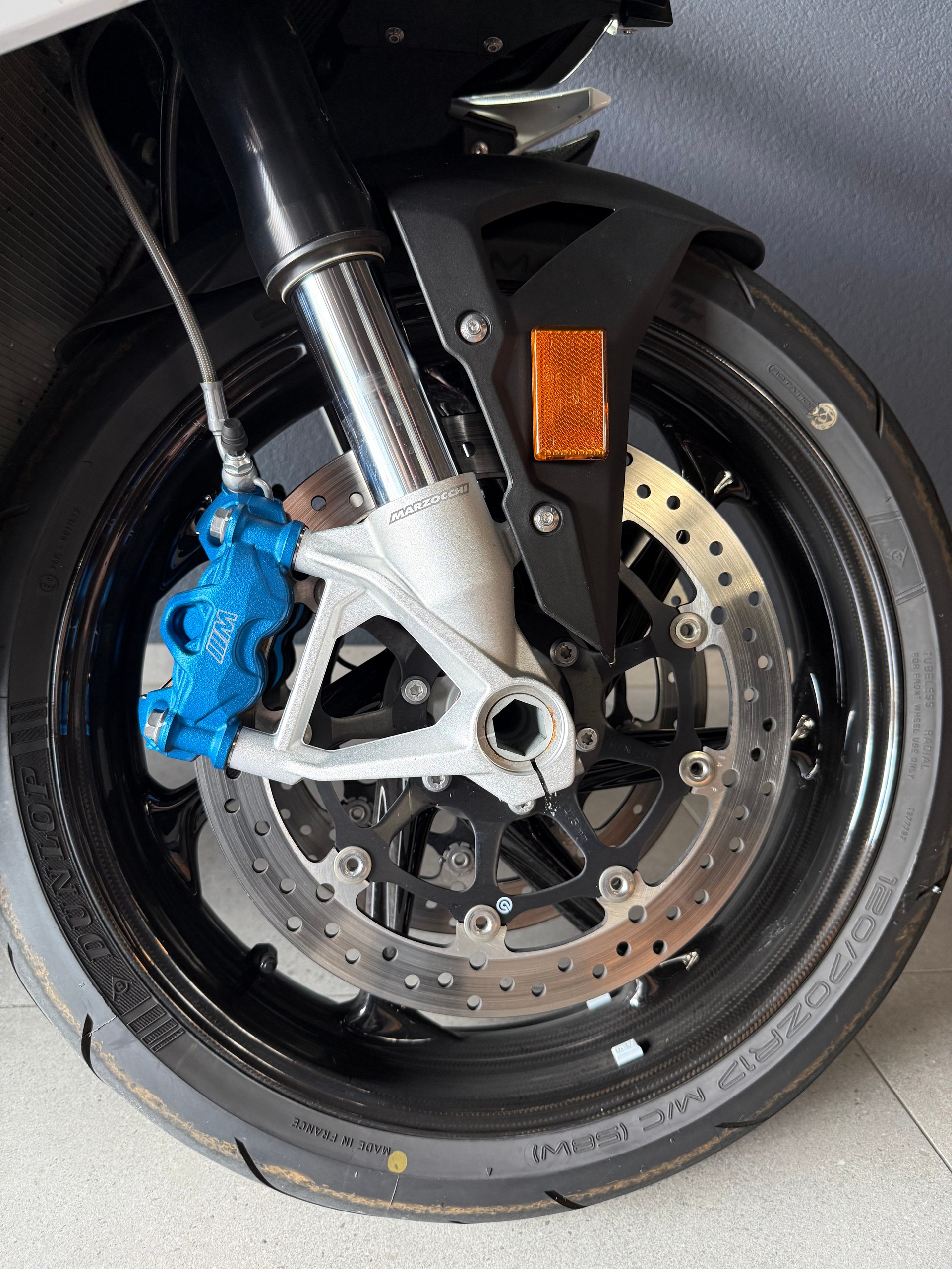 BMW M 1000 RR-image-6
