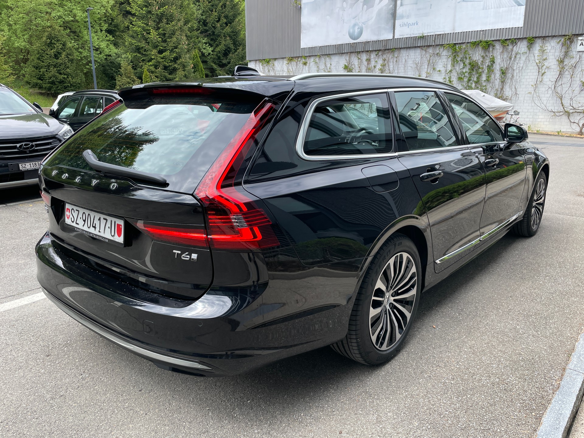 VOLVO V90 T6 eAWD Plug in Hybrid Core Geartronic mit AHK-image-5