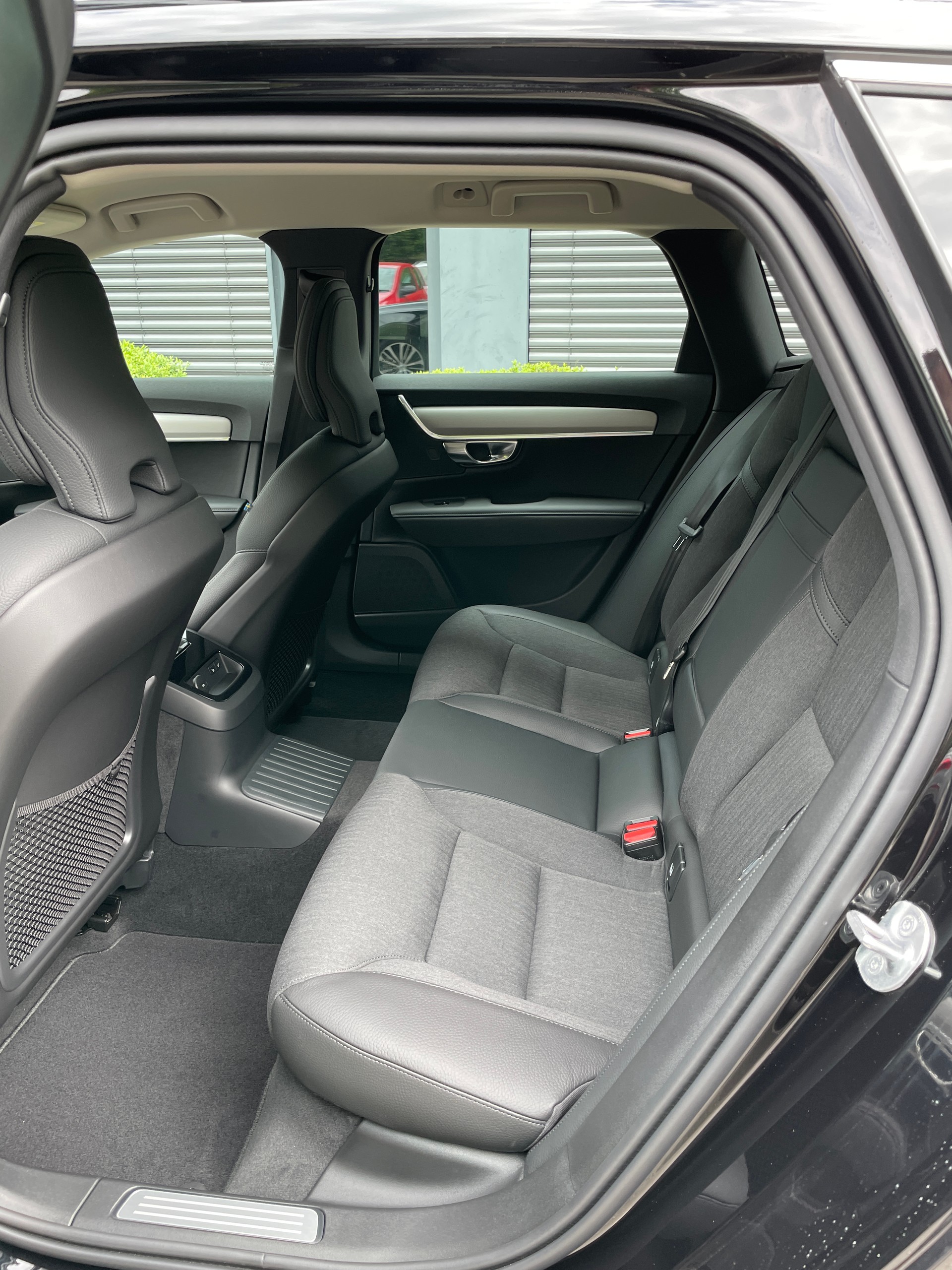 VOLVO V90 T6 eAWD Plug in Hybrid Core Geartronic mit AHK-image-18