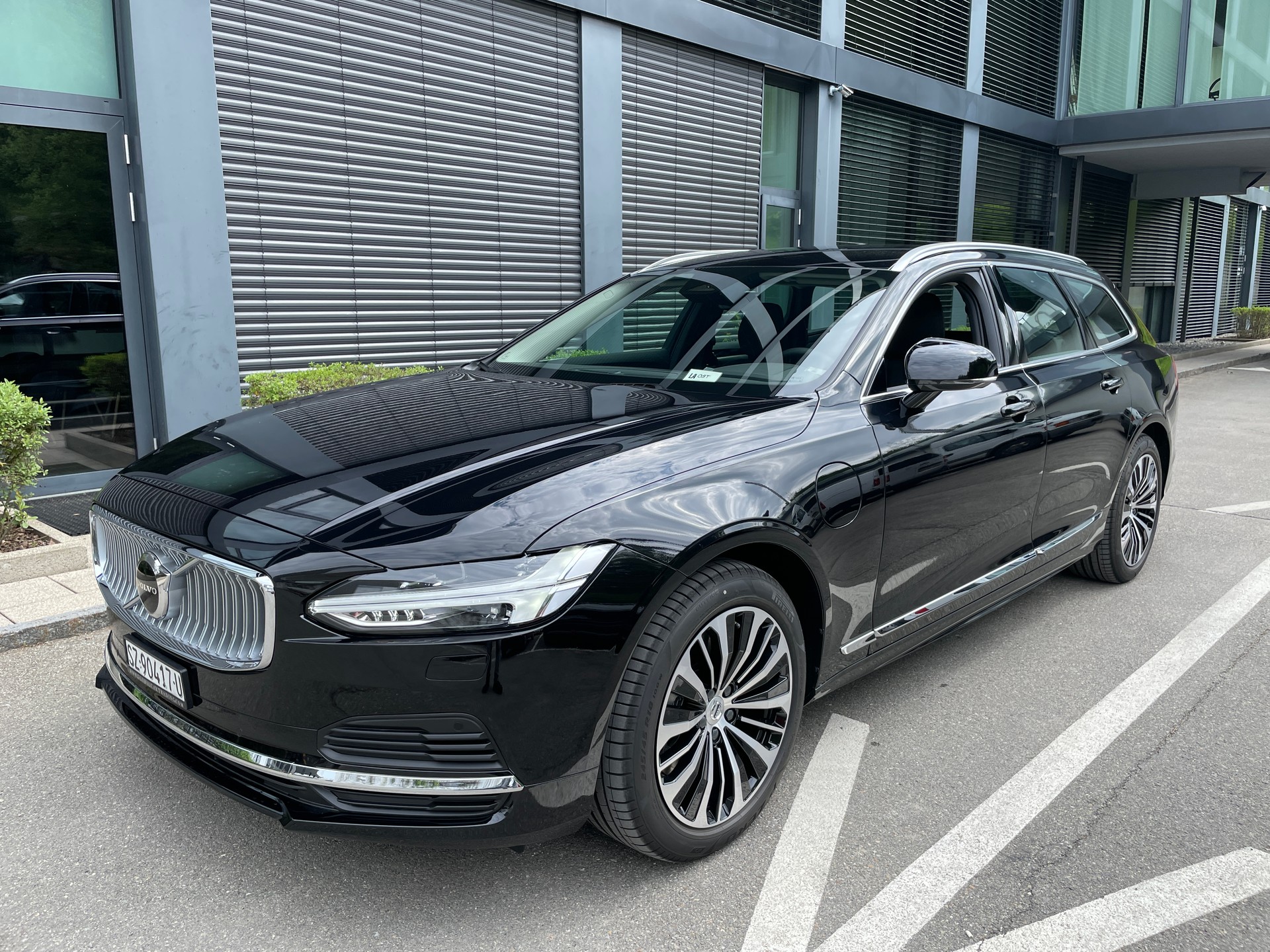 VOLVO V90 T6 eAWD Plug in Hybrid Core Geartronic mit AHK