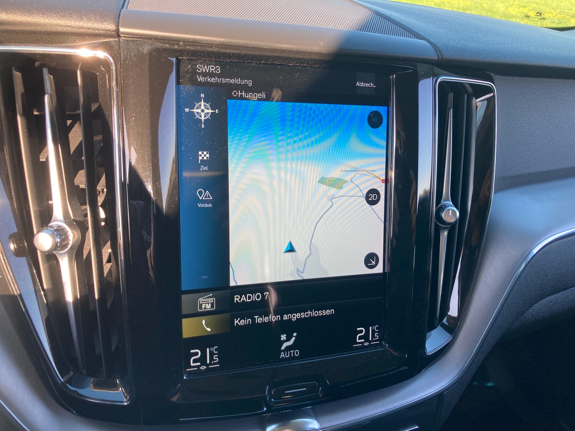 VOLVO XC60 B5 Benzin Mild Hybrid AWD Momentum Geartronic mit Anhängerkupplung-image-10