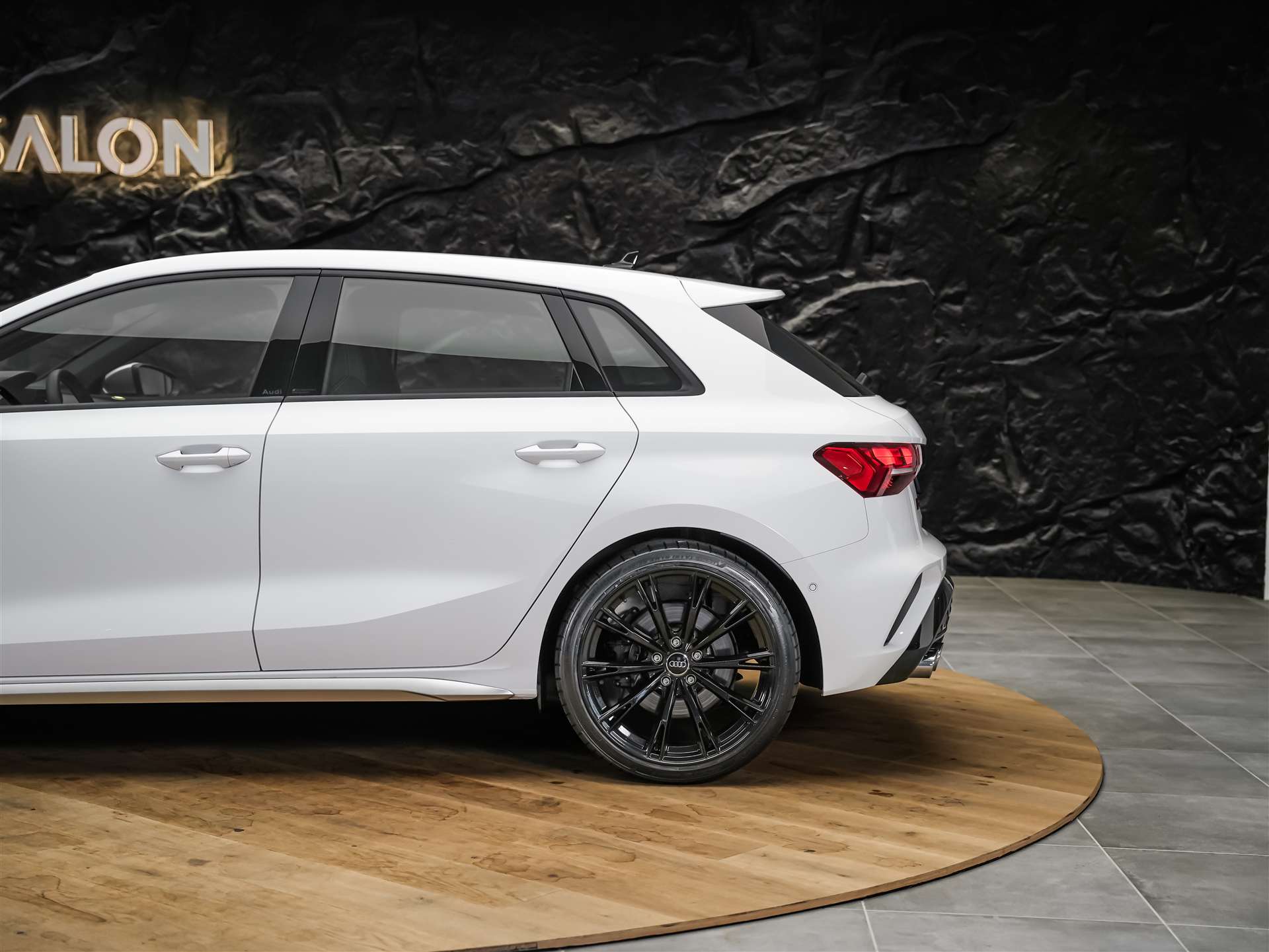 AUDI S3 Sportback TFSI quattro S-tronic*19"Felgen*Werksgarantie*Matrix-LED*Assistenten*-image-18