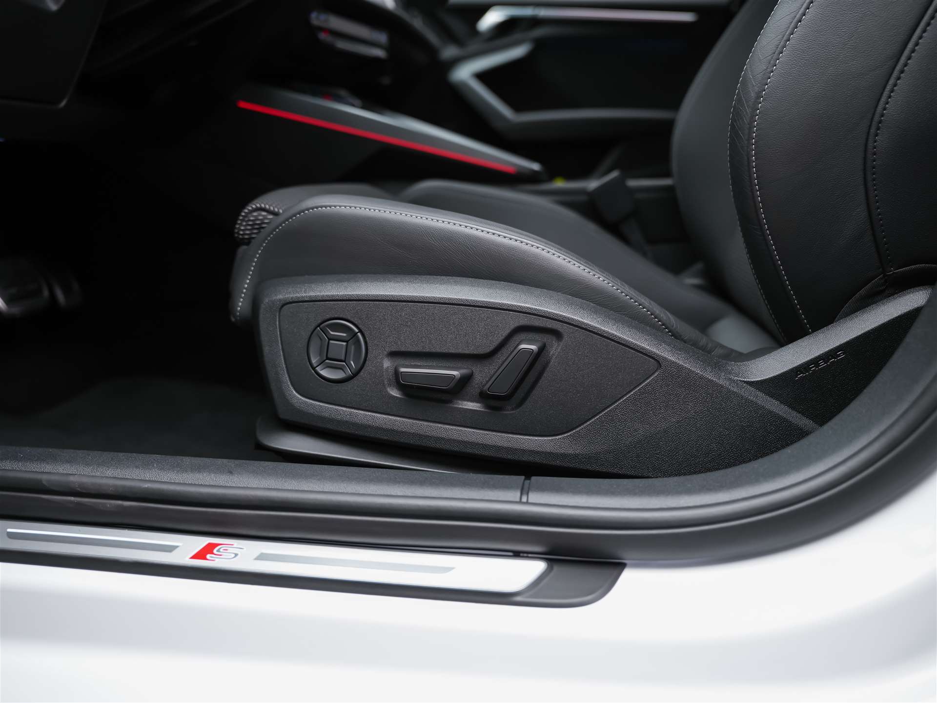 AUDI S3 Sportback TFSI quattro S-tronic*19"Felgen*Werksgarantie*Matrix-LED*Assistenten*-image-27