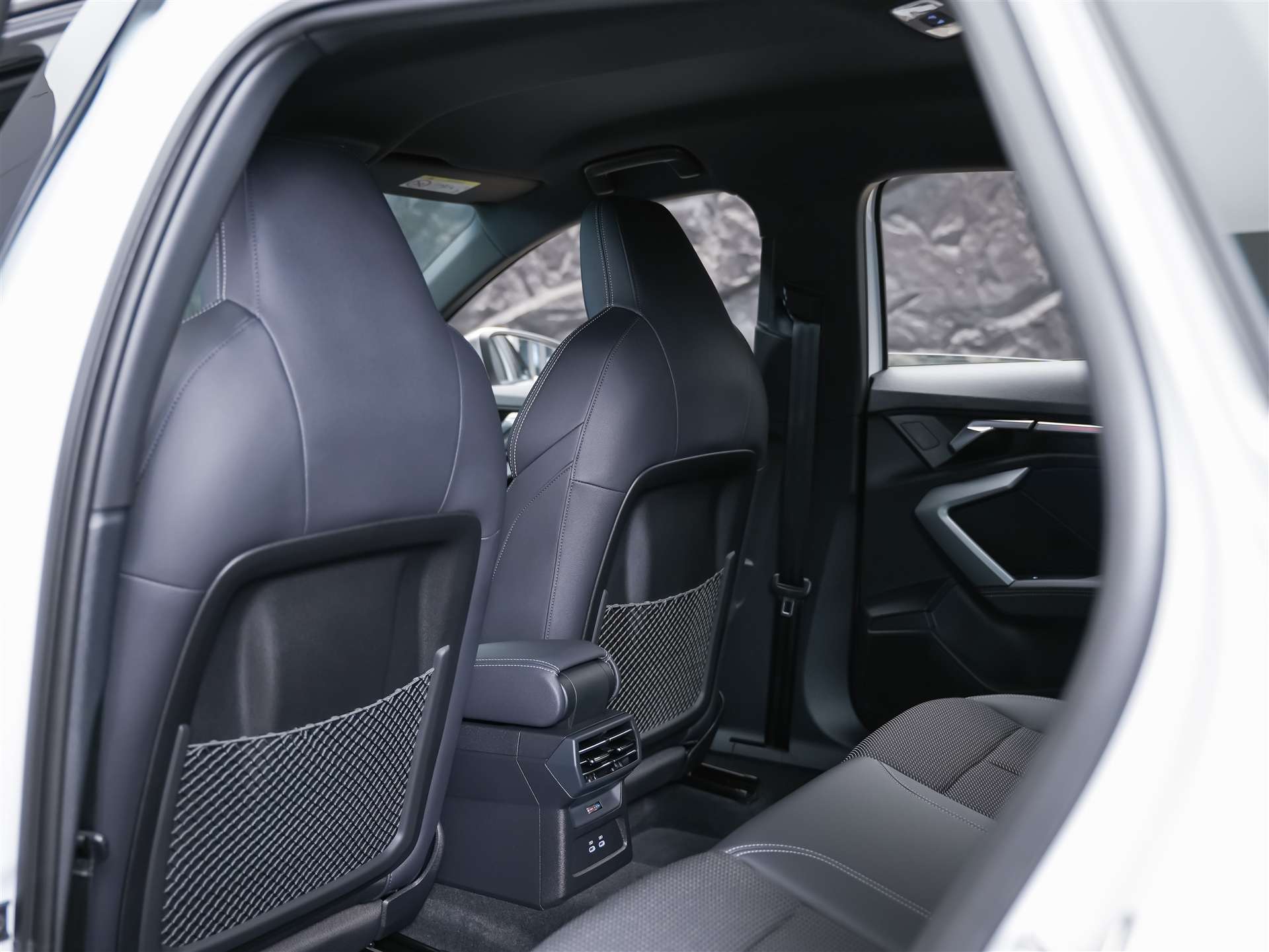 AUDI S3 Sportback TFSI quattro S-tronic*19"Felgen*Werksgarantie*Matrix-LED*Assistenten*-image-12