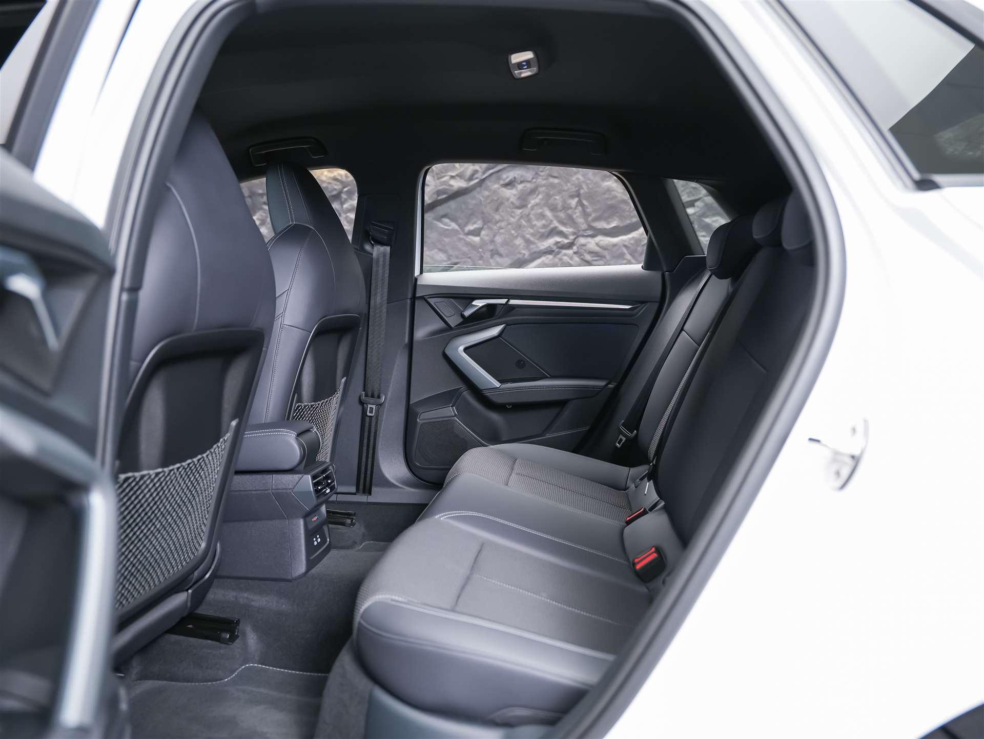 AUDI S3 Sportback TFSI quattro S-tronic*19"Felgen*Werksgarantie*Matrix-LED*Assistenten*-image-13