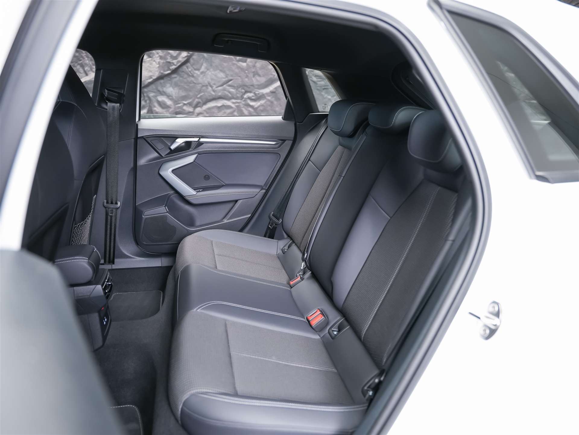 AUDI S3 Sportback TFSI quattro S-tronic*19"Felgen*Werksgarantie*Matrix-LED*Assistenten*-image-14