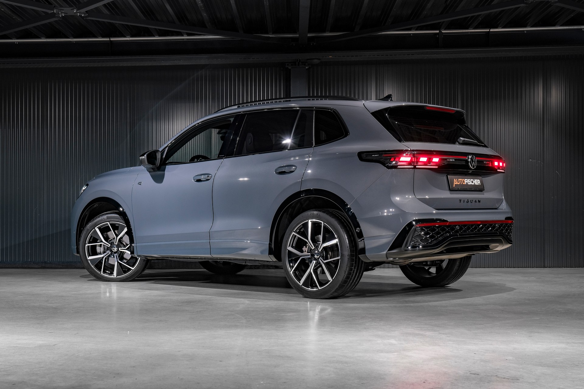 VW Tiguan 2.0 TSI DSG R-Line 4Motion *VOLLLEDER*-showroom-element-1