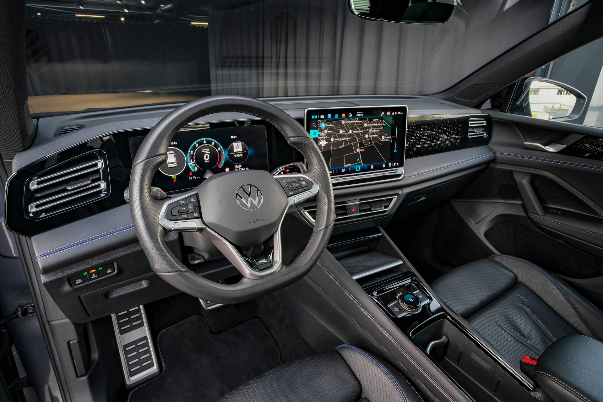 VW Tiguan 2.0 TSI DSG R-Line 4Motion *VOLLLEDER*-image-11