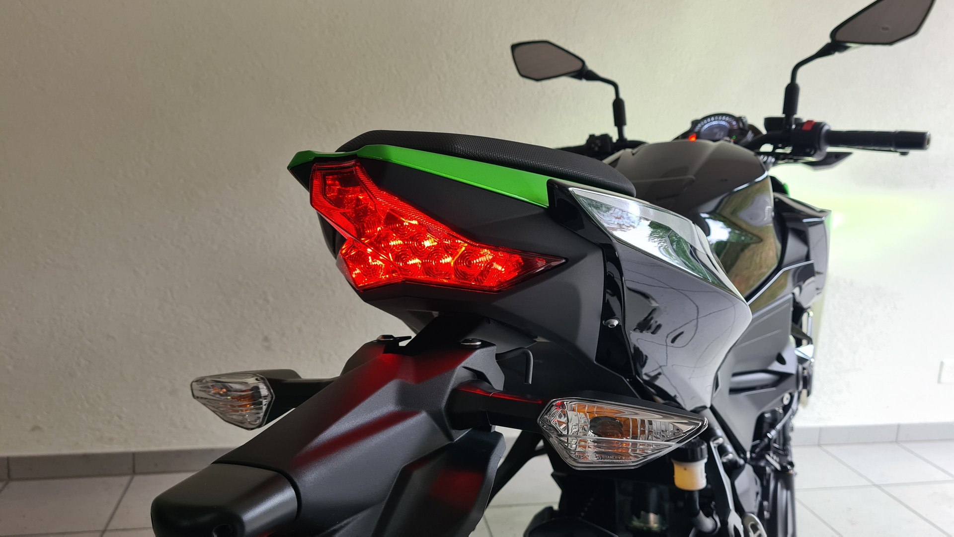 KAWASAKI Z 400-image-6