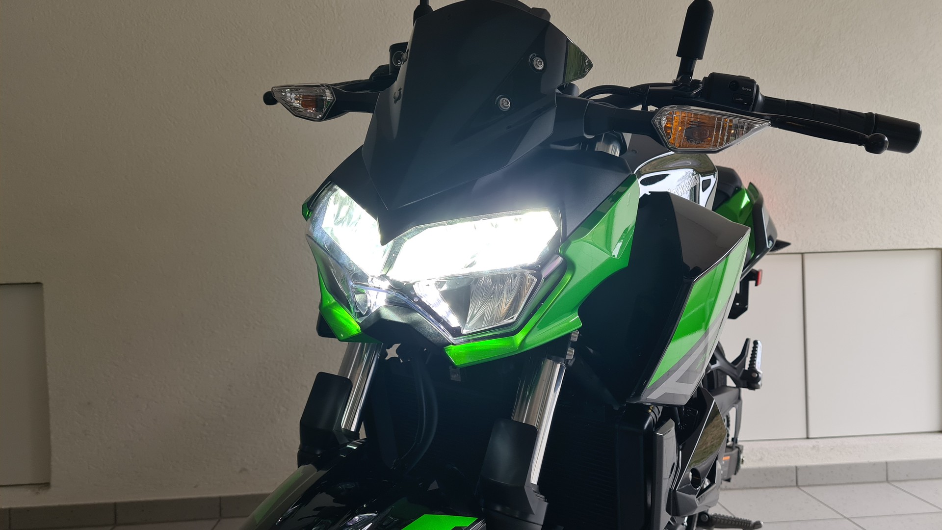 KAWASAKI Z 400-image-7