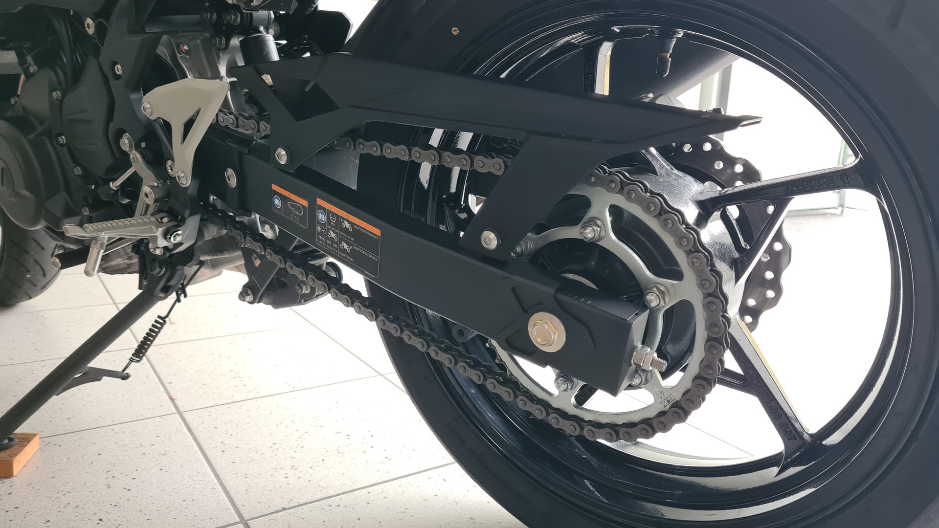 KAWASAKI Z 400-image-11