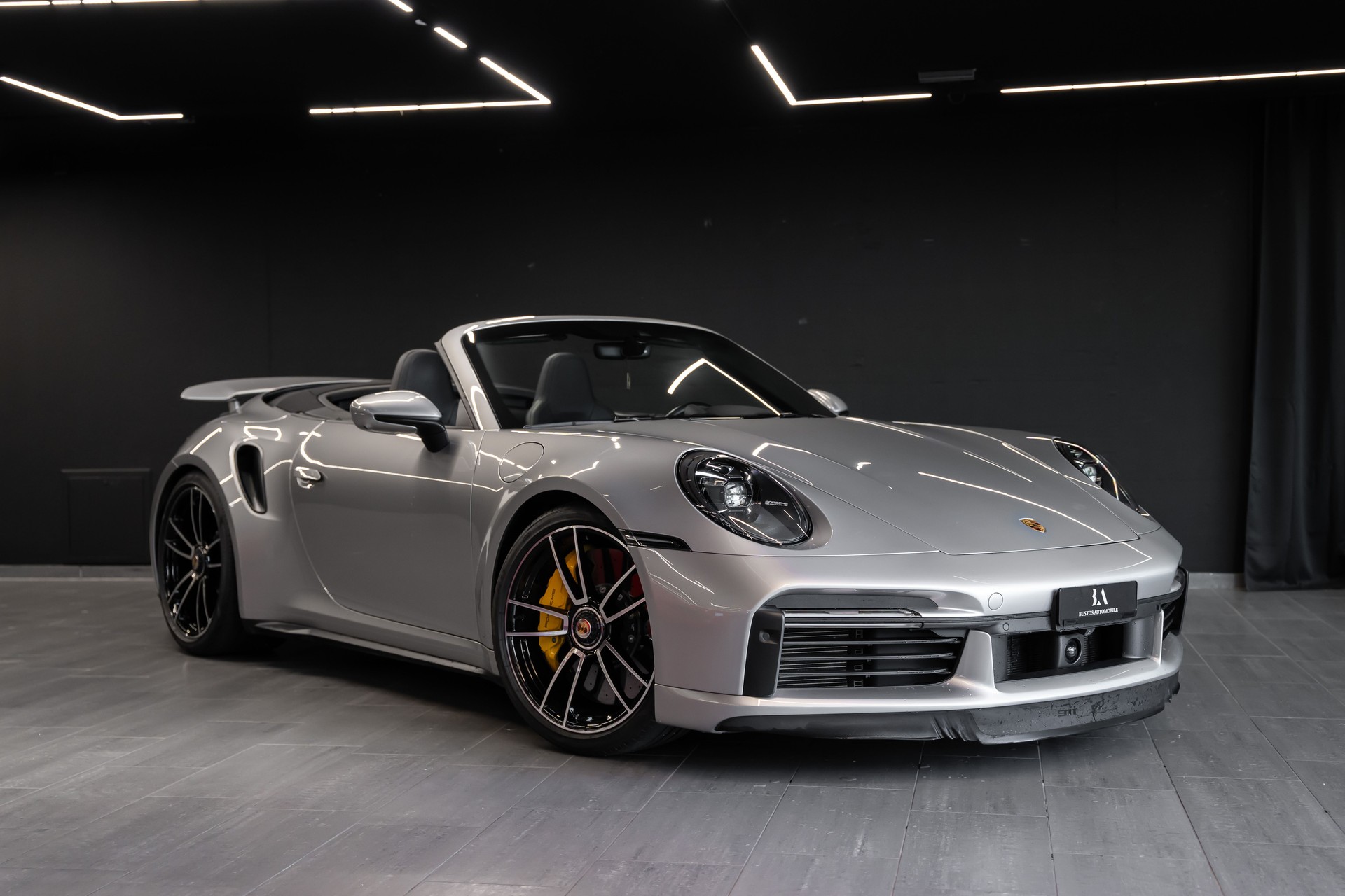PORSCHE 911 Turbo S Cabriolet PDK / CH Auto / Burmester / Porsche Approved 24M / Carbon Keramik & uvm,,,