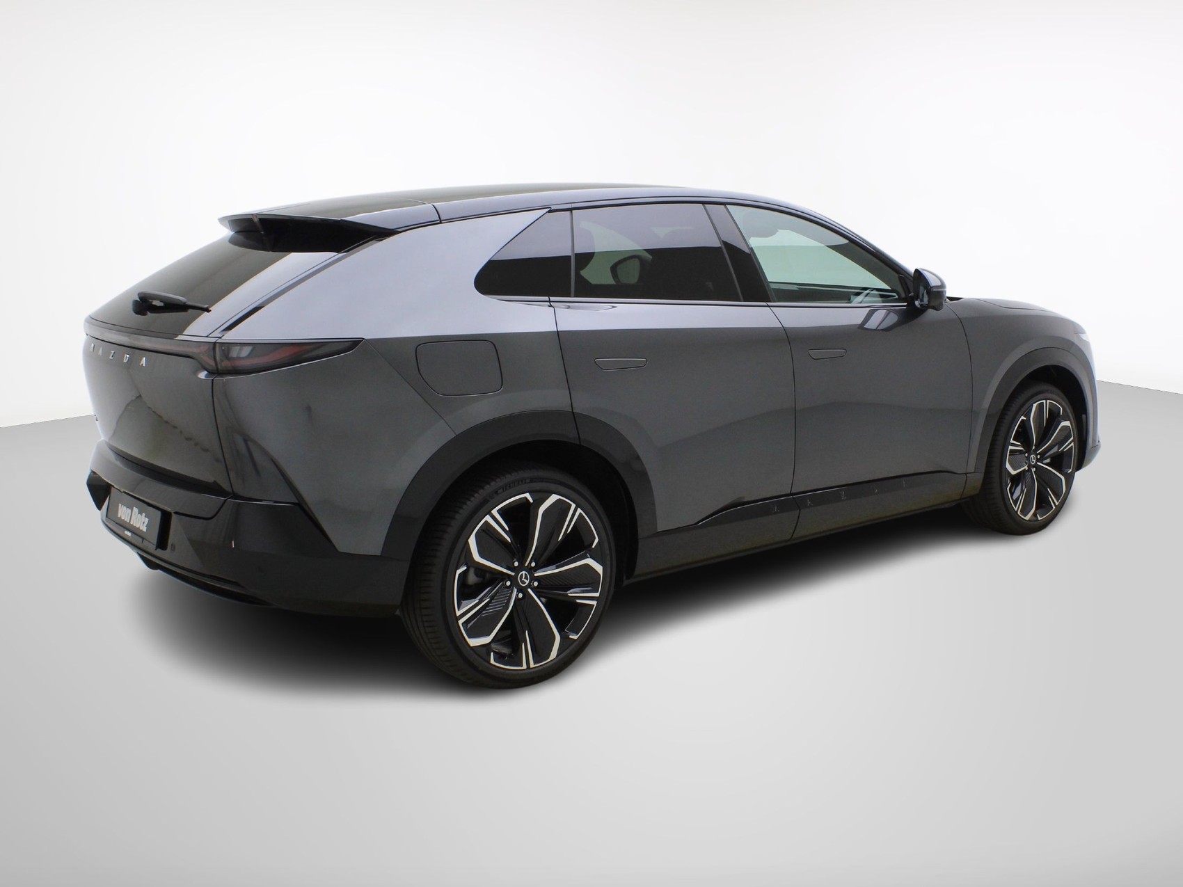 MAZDA CX-6e Takumi-showroom-element-3
