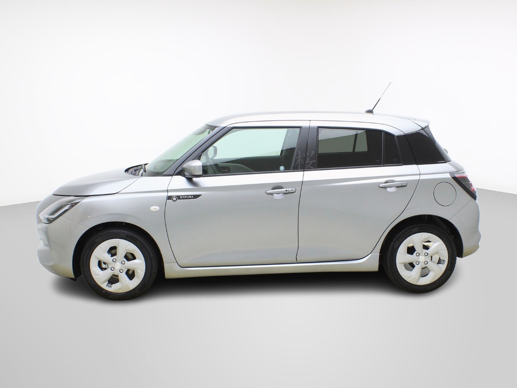 SUZUKI Swift 1.2 Sakura Hybrid-showroom-element-1