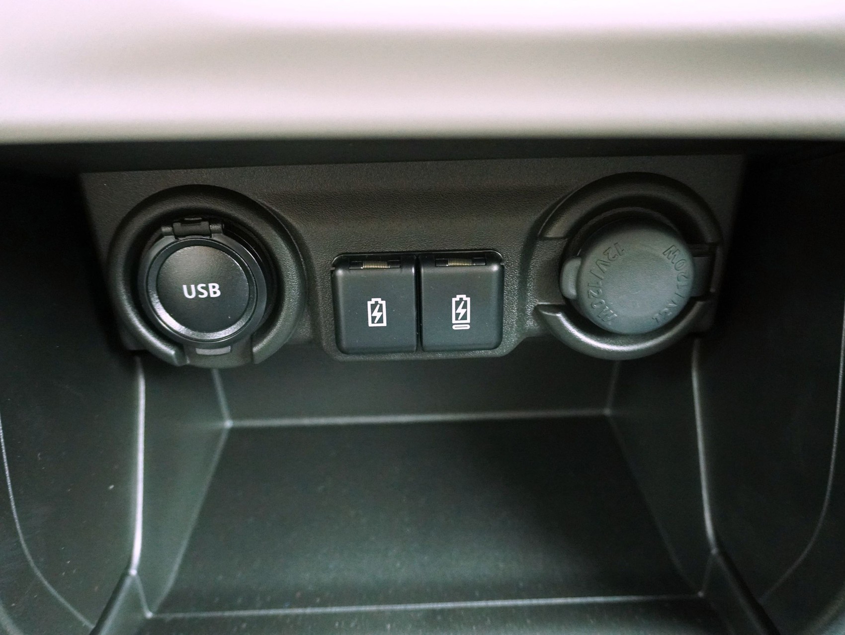 SUZUKI Swift 1.2 Sakura Hybrid-image-17