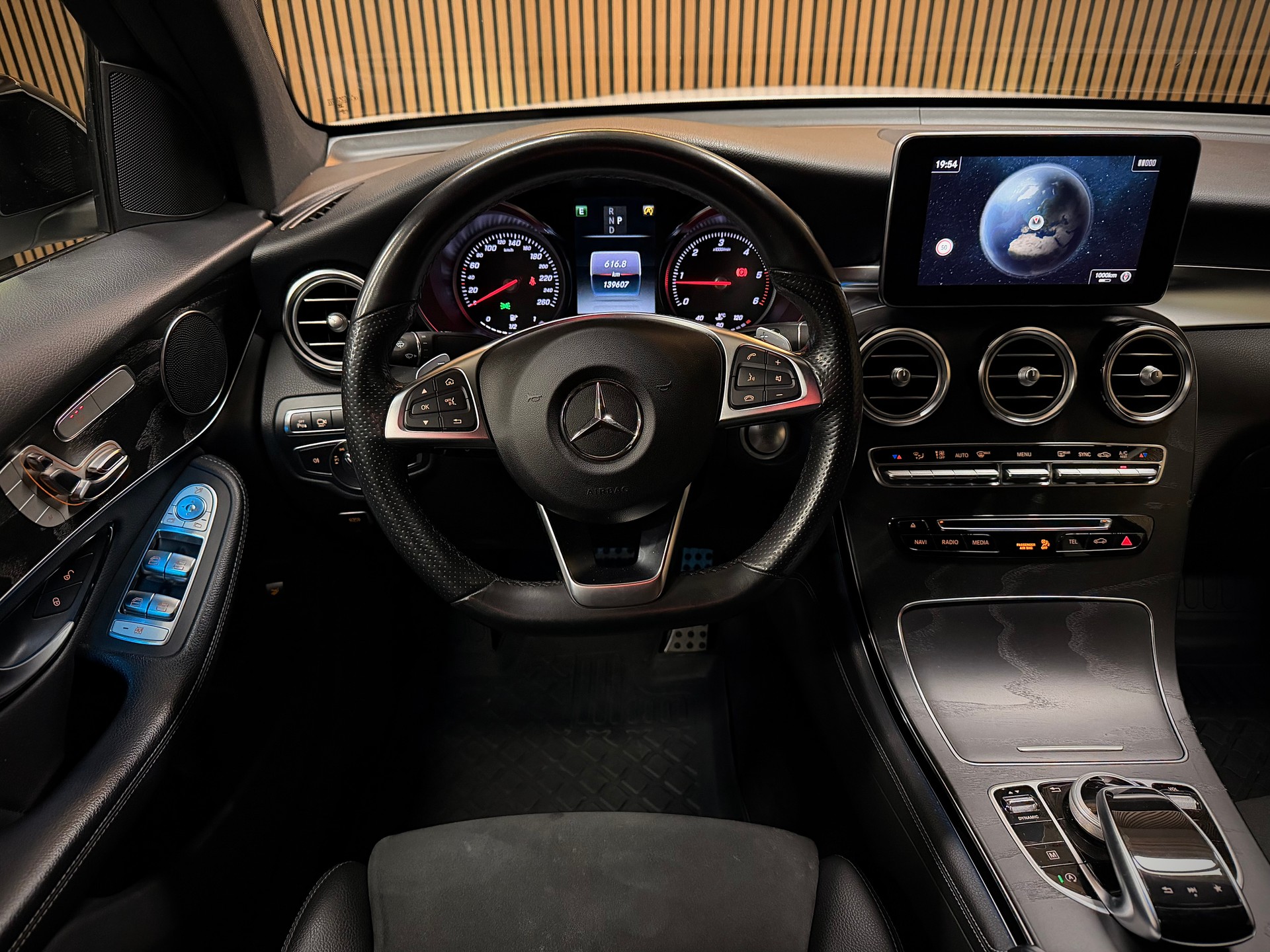 MERCEDES-BENZ GLC Coupé 250 d AMG Line 4Matic 9G-Tronic | CH-Fzg. | 1.Hand-image-17