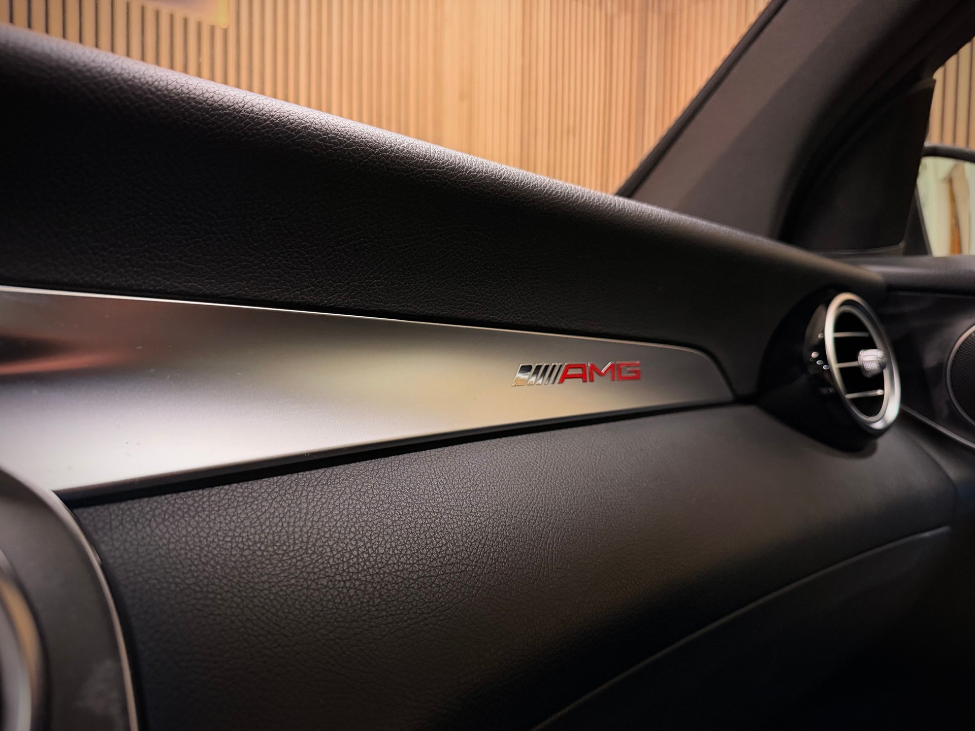 MERCEDES-BENZ GLC Coupé 250 d AMG Line 4Matic 9G-Tronic | CH-Fzg. | 1.Hand-image-19