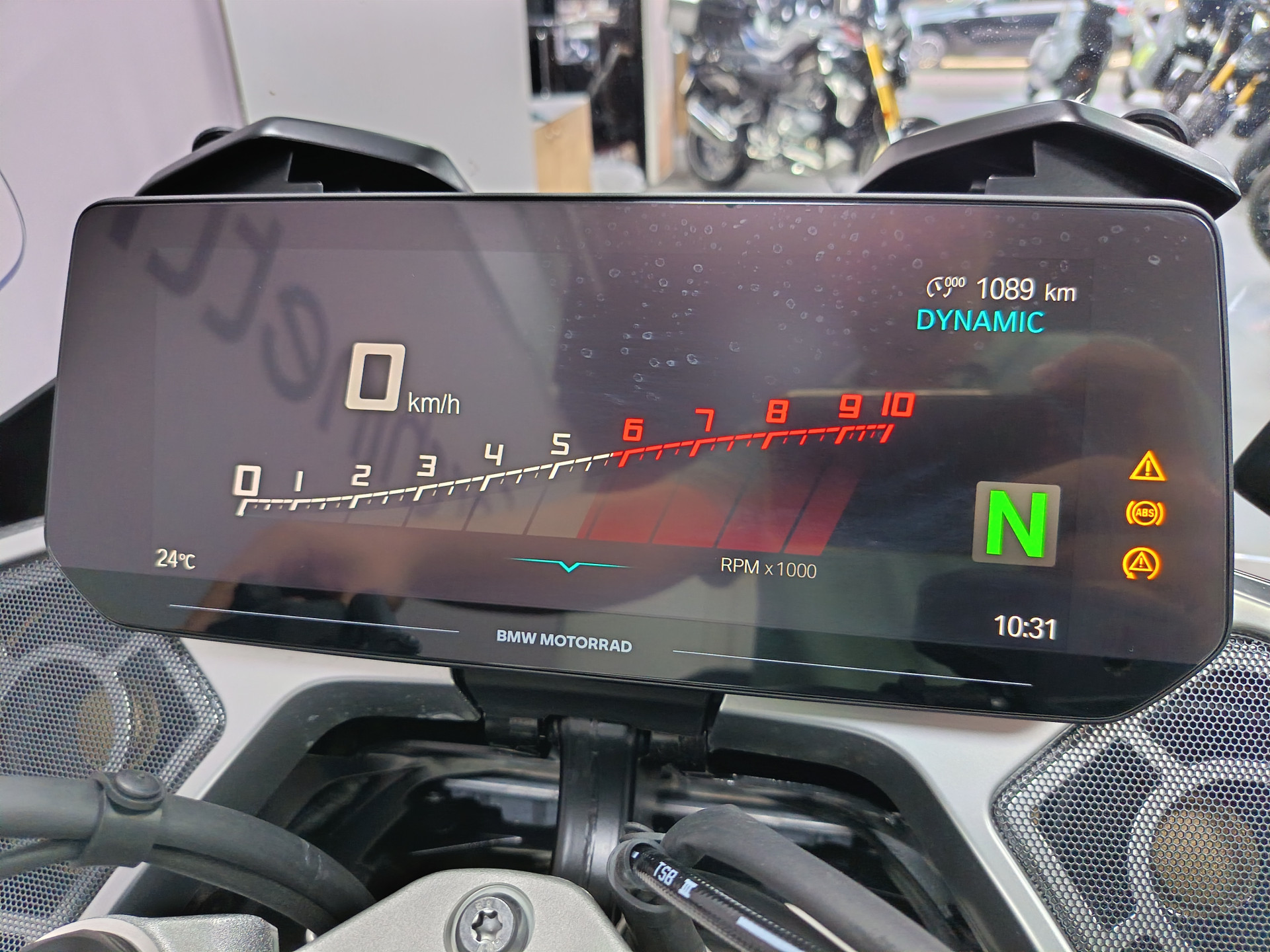 BMW R 1300 RT Triple Black-image-8