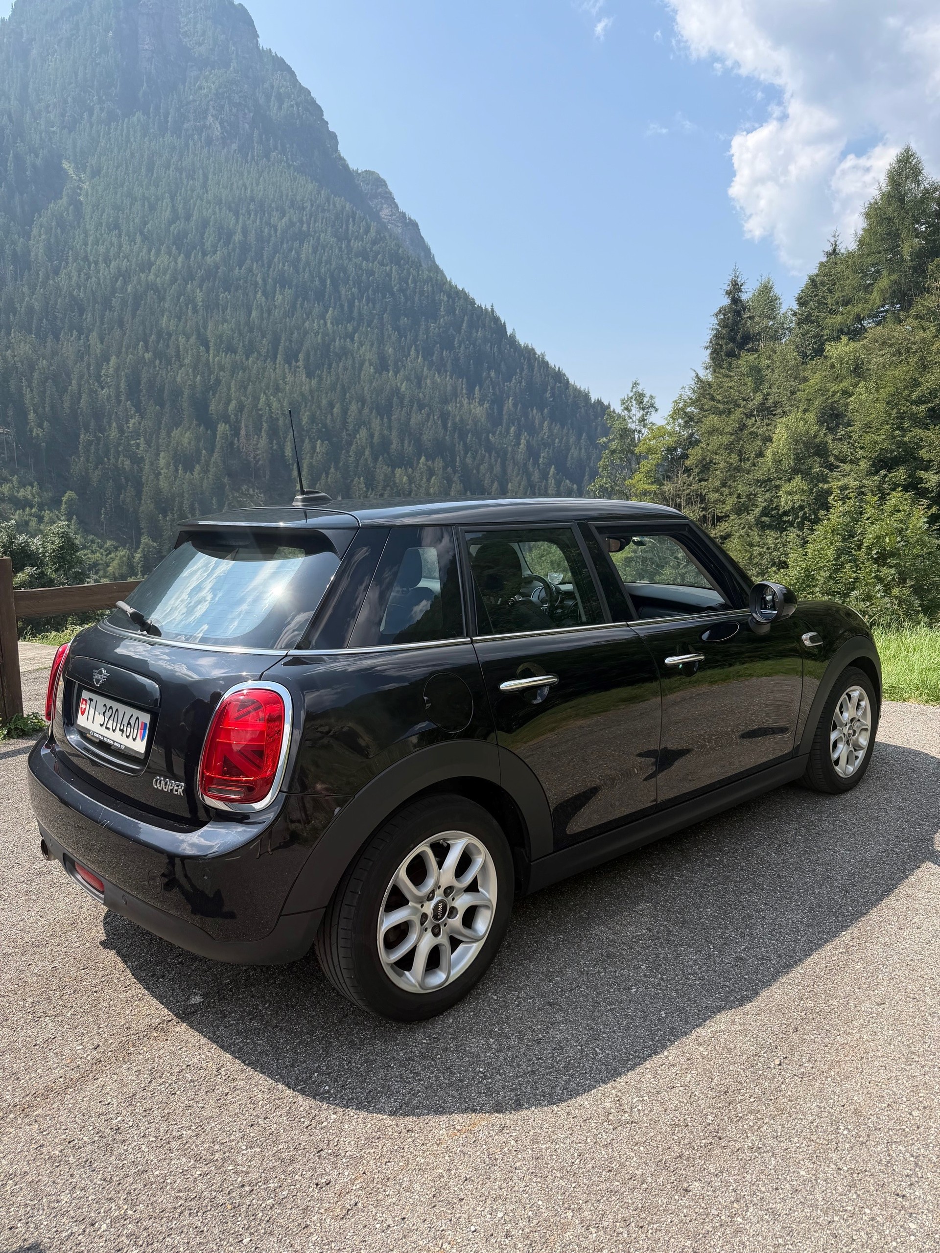 MINI 1.5i Cooper-image-1