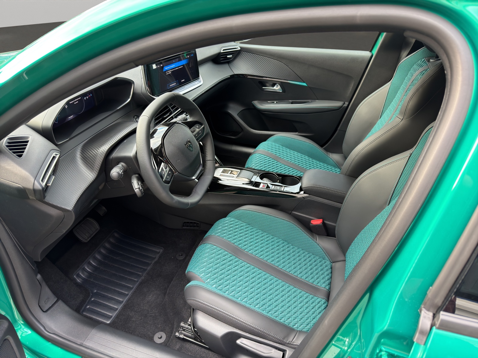 PEUGEOT 208 1.2 Hybrid Envy-showroom-element-3