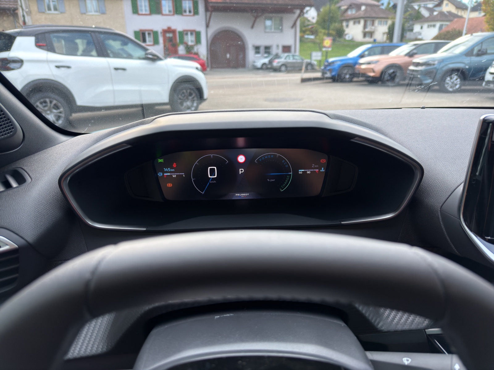 PEUGEOT 208 1.2 Hybrid Envy-image-9