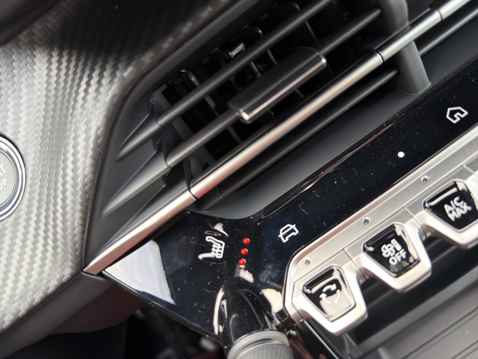 PEUGEOT 208 1.2 Hybrid Envy-image-10