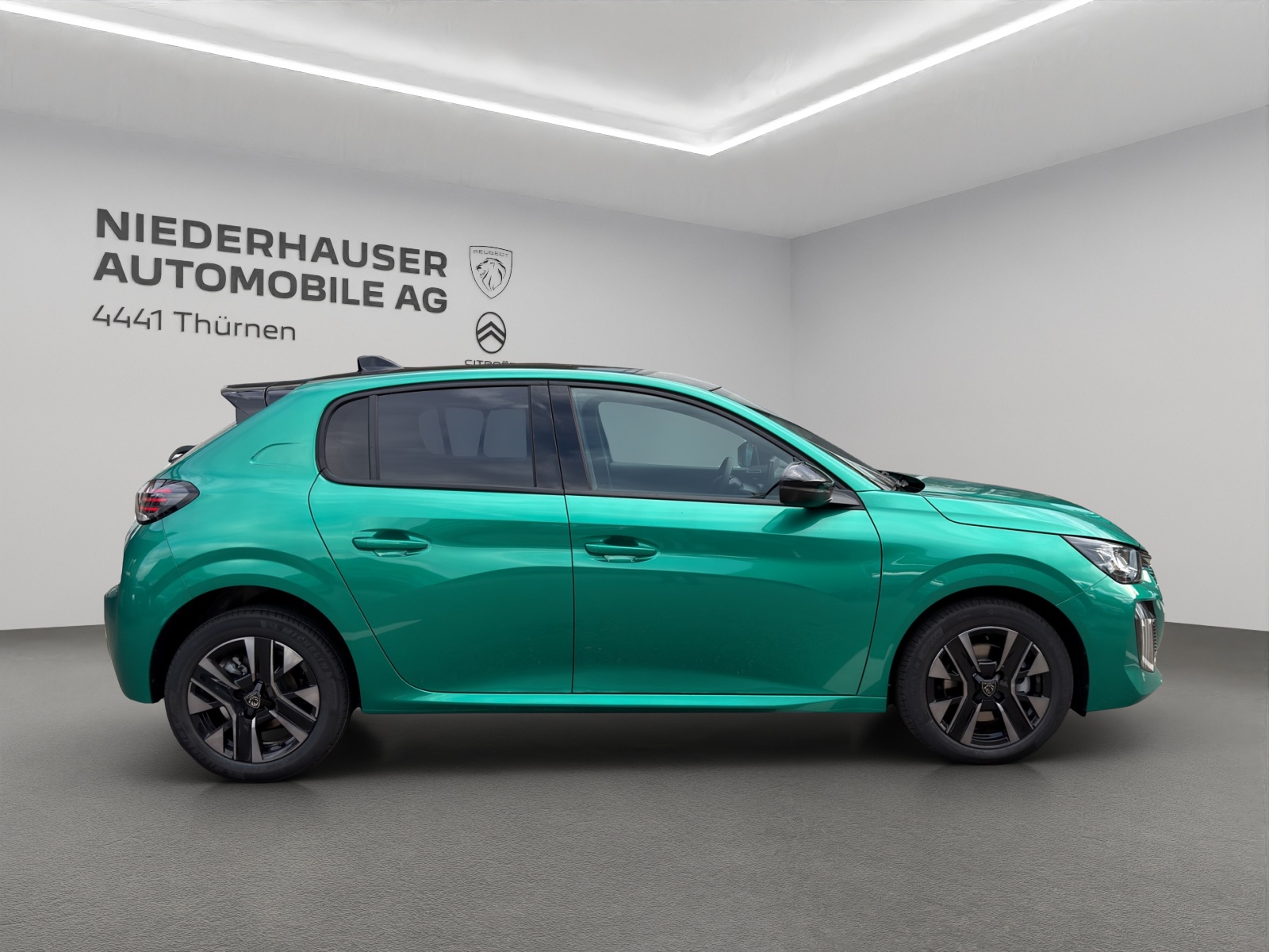 PEUGEOT 208 1.2 Hybrid Envy-showroom-element-1