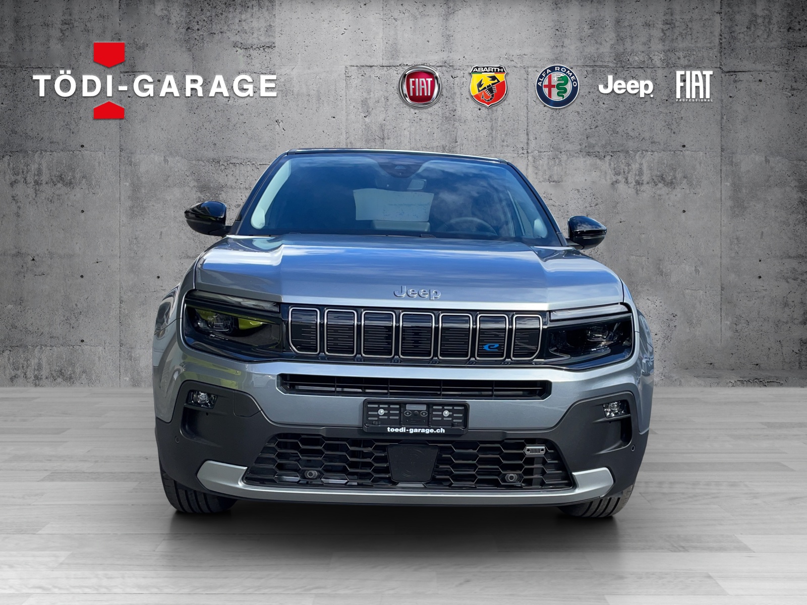 JEEP Avenger Summit-showroom-element-1