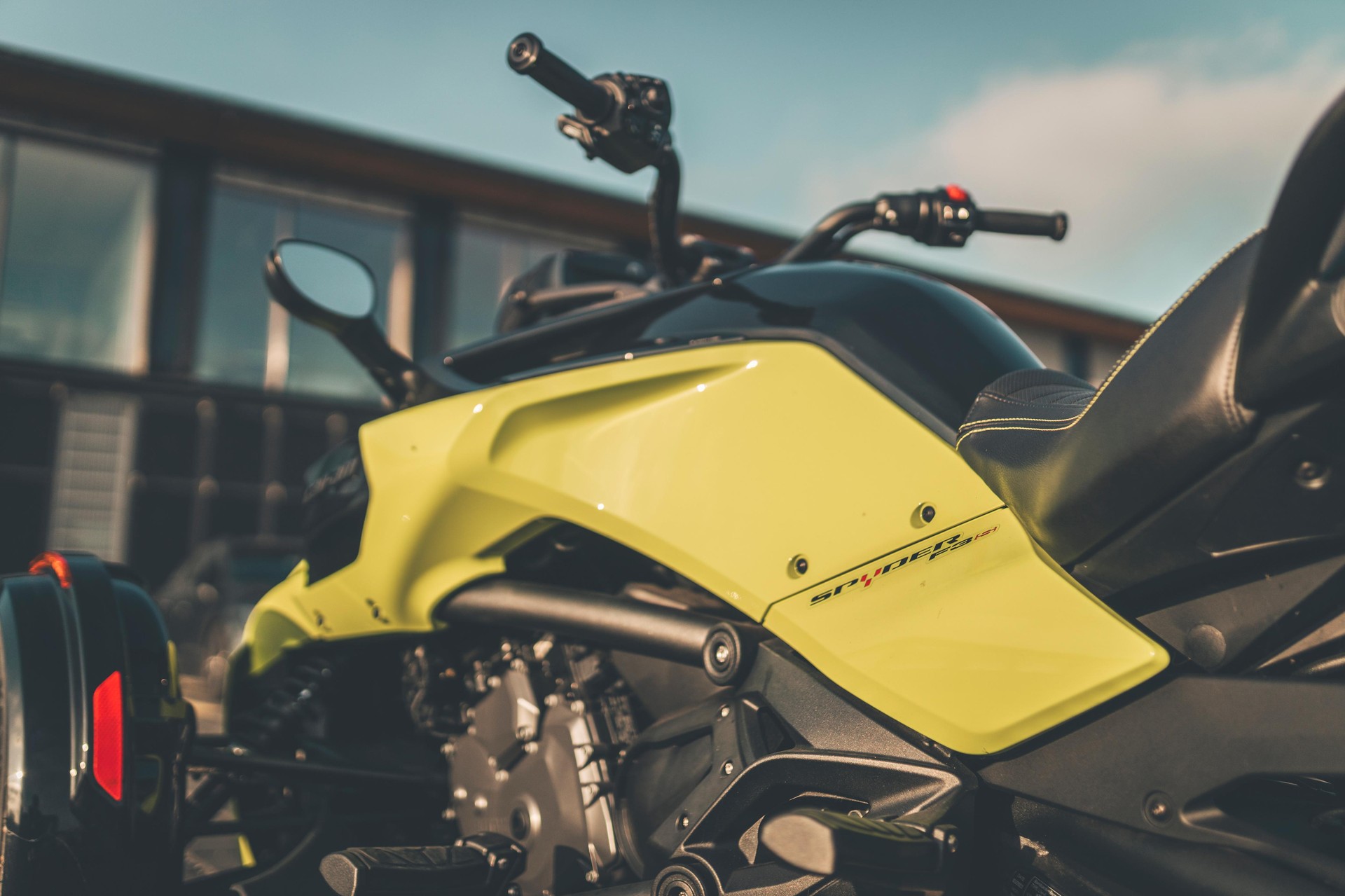 CAN-AM Spyder F3-S Special Series SE6-image-5