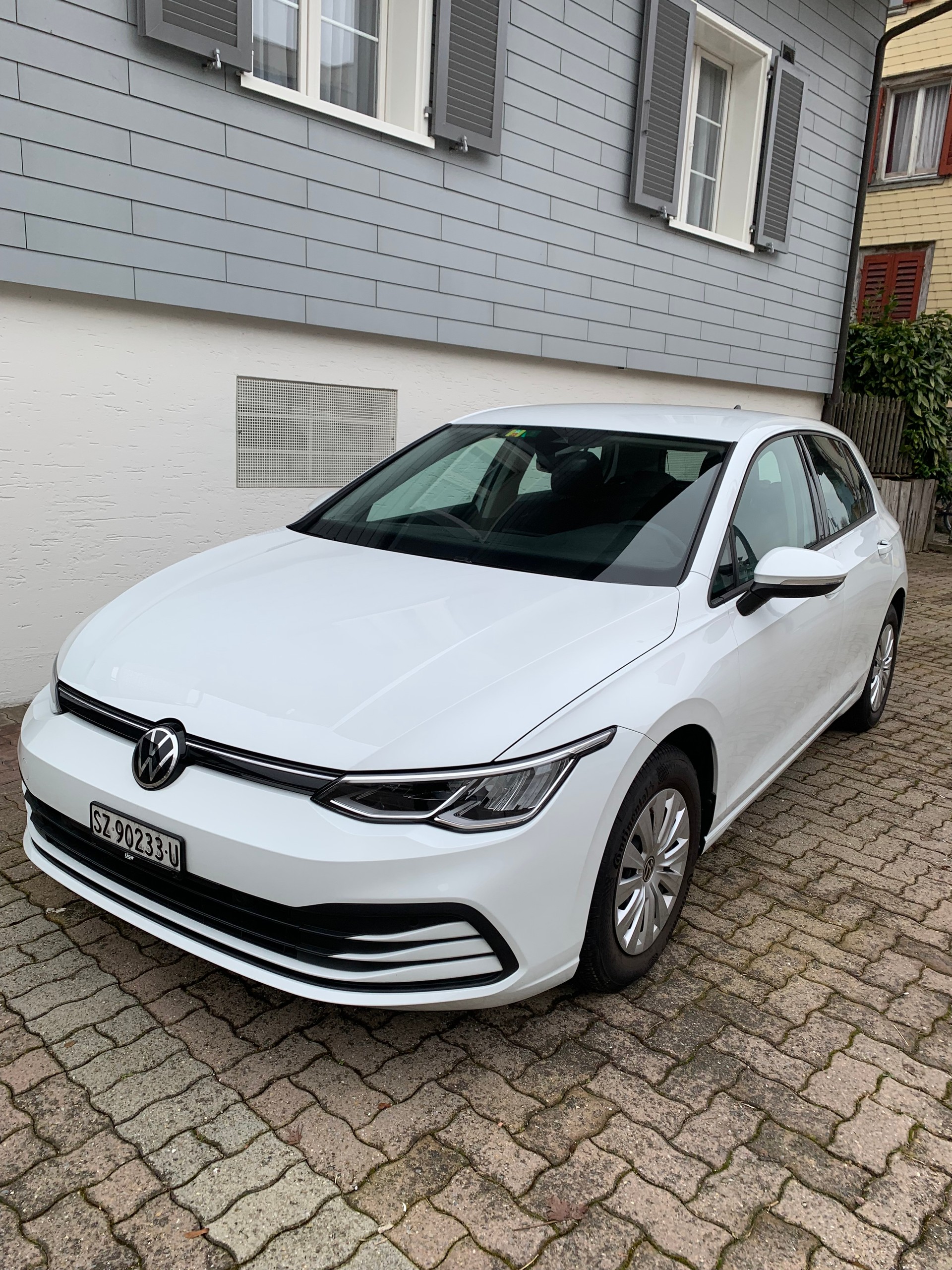 VW Golf 8, 1.0 TSI Value NAVIGATION KLIMA RÜCKFAHRKAMERA TEMPOMAT LED-SCHEINWERFER USW.-image-2