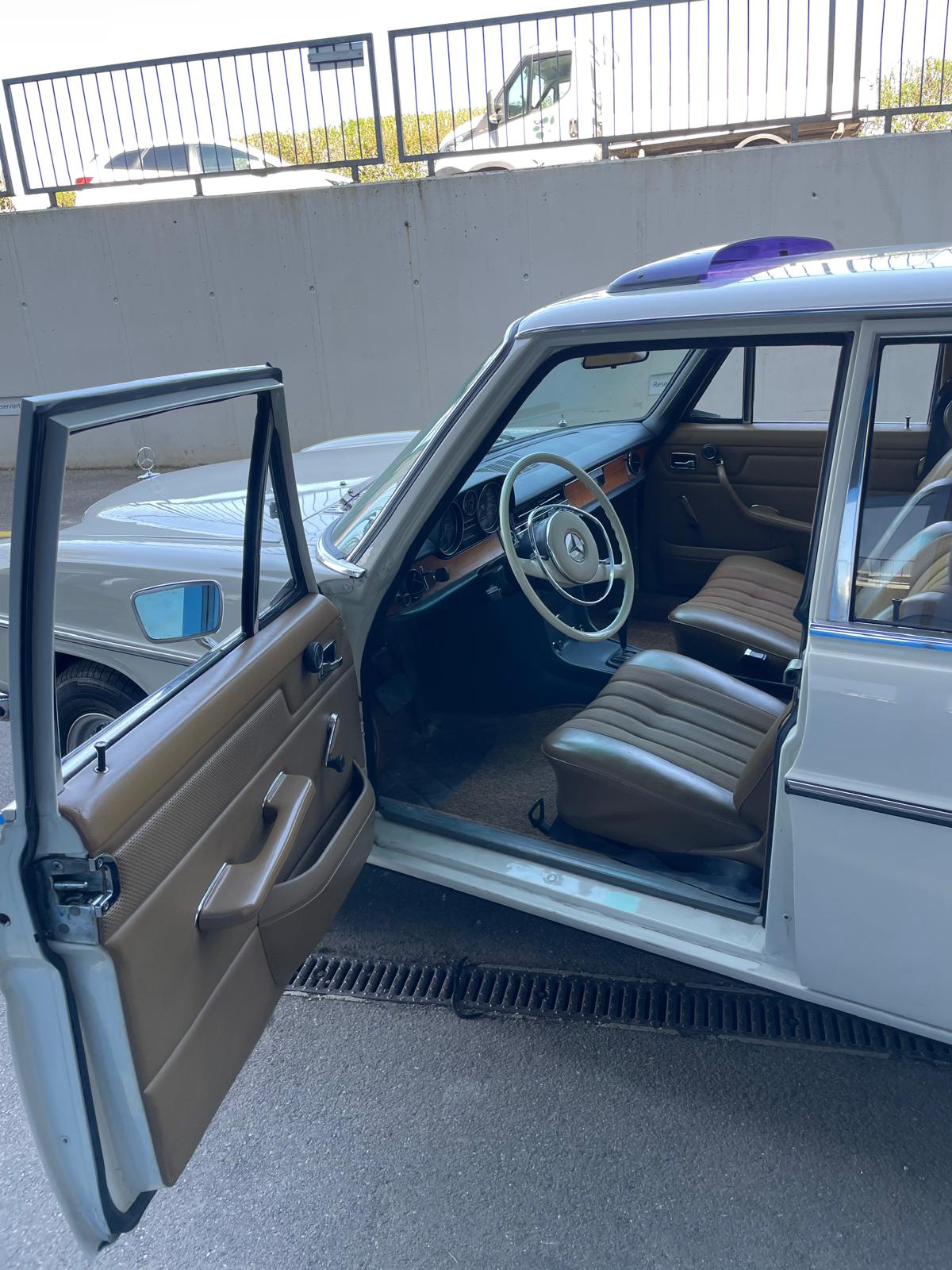 MERCEDES-BENZ E 250-image-12