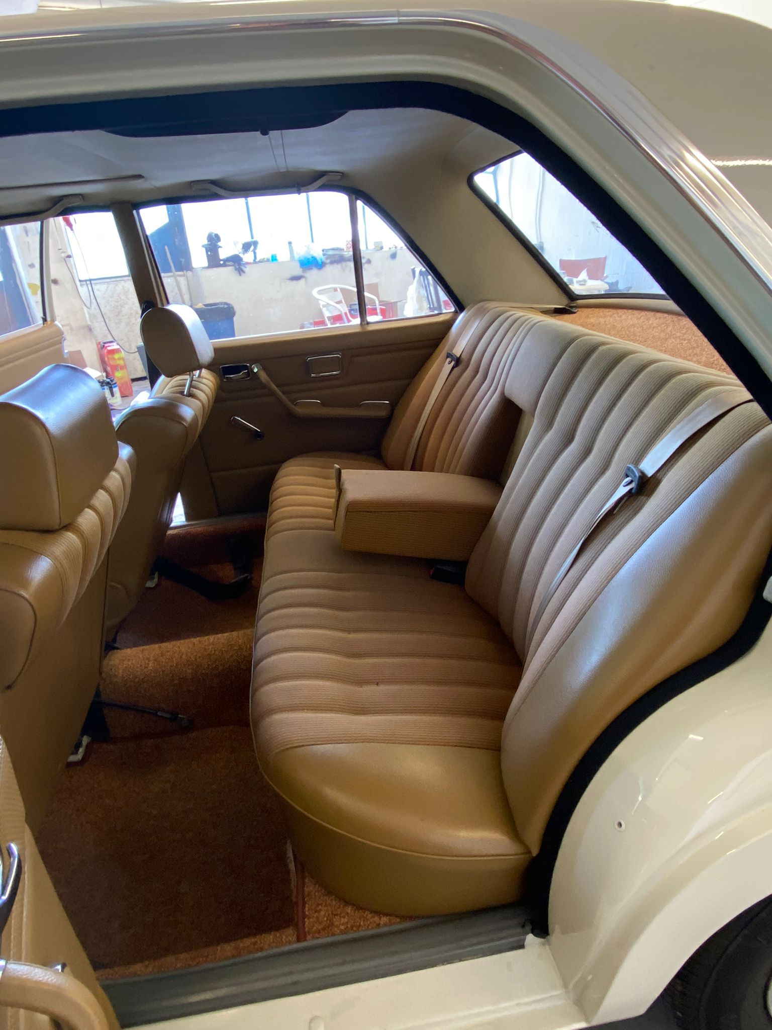 MERCEDES-BENZ E 250-image-10
