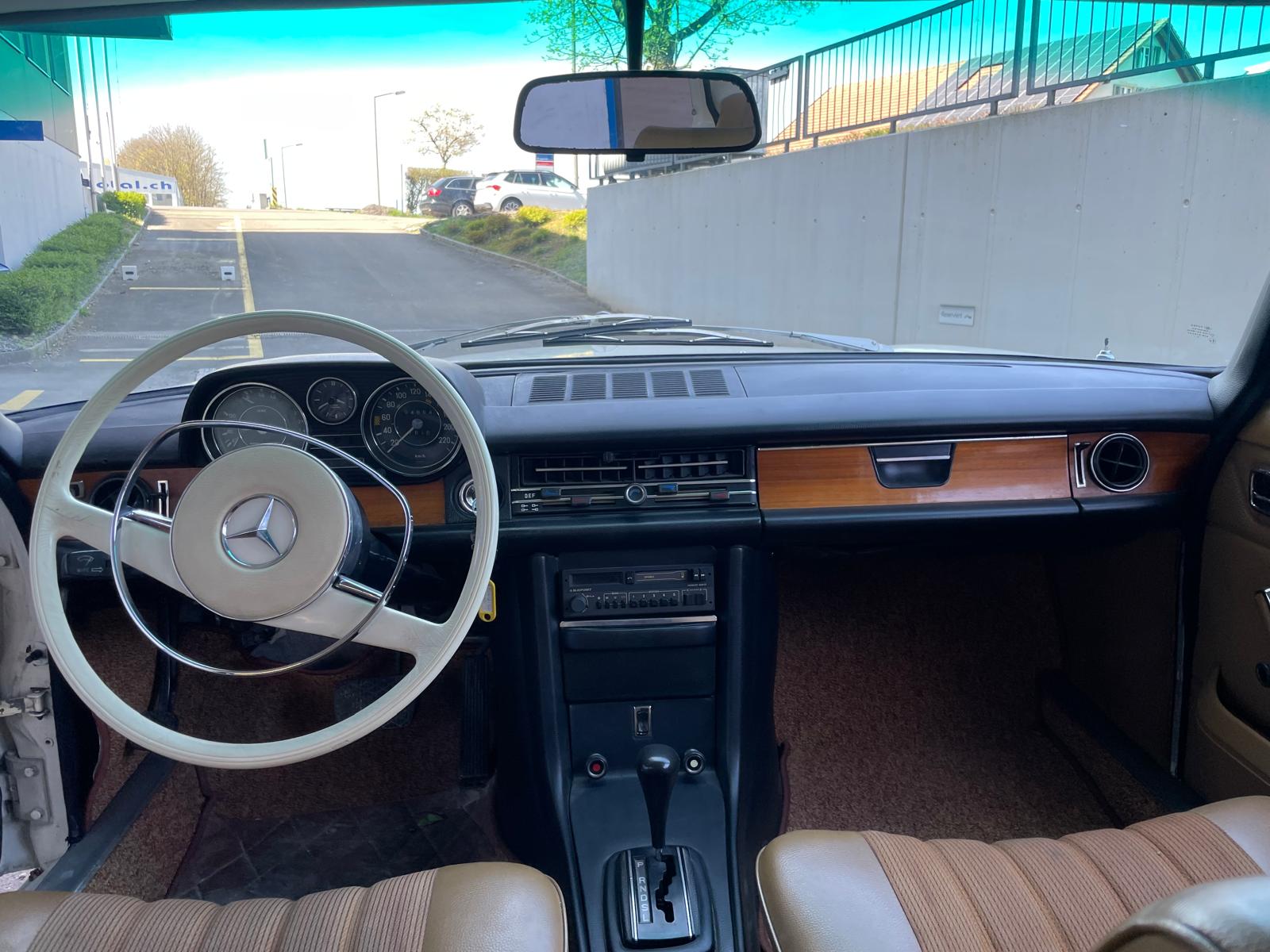 MERCEDES-BENZ E 250-image-5