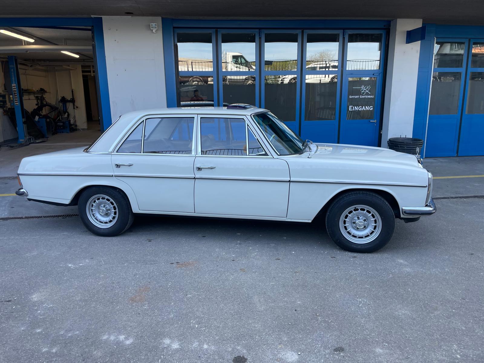 MERCEDES-BENZ E 250-image-4