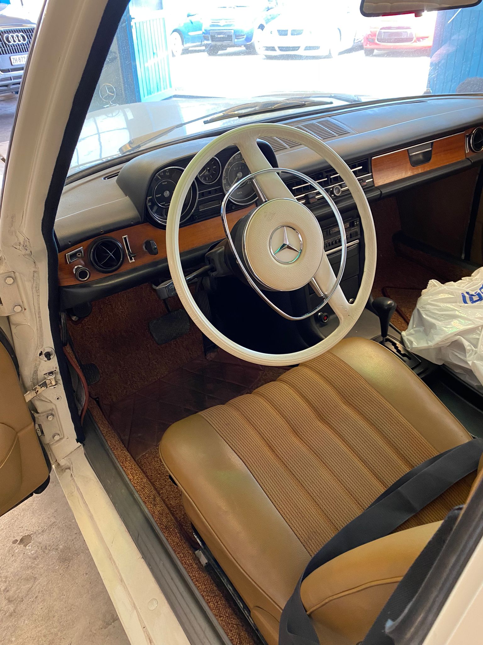 MERCEDES-BENZ E 250-image-7