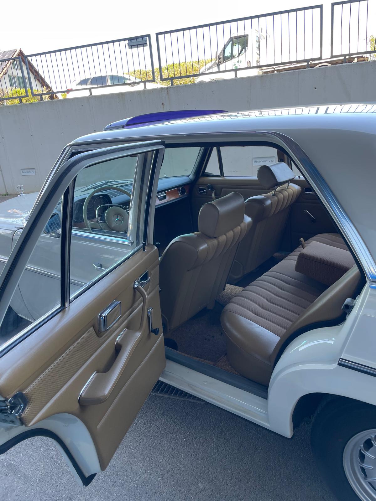 MERCEDES-BENZ E 250-image-13