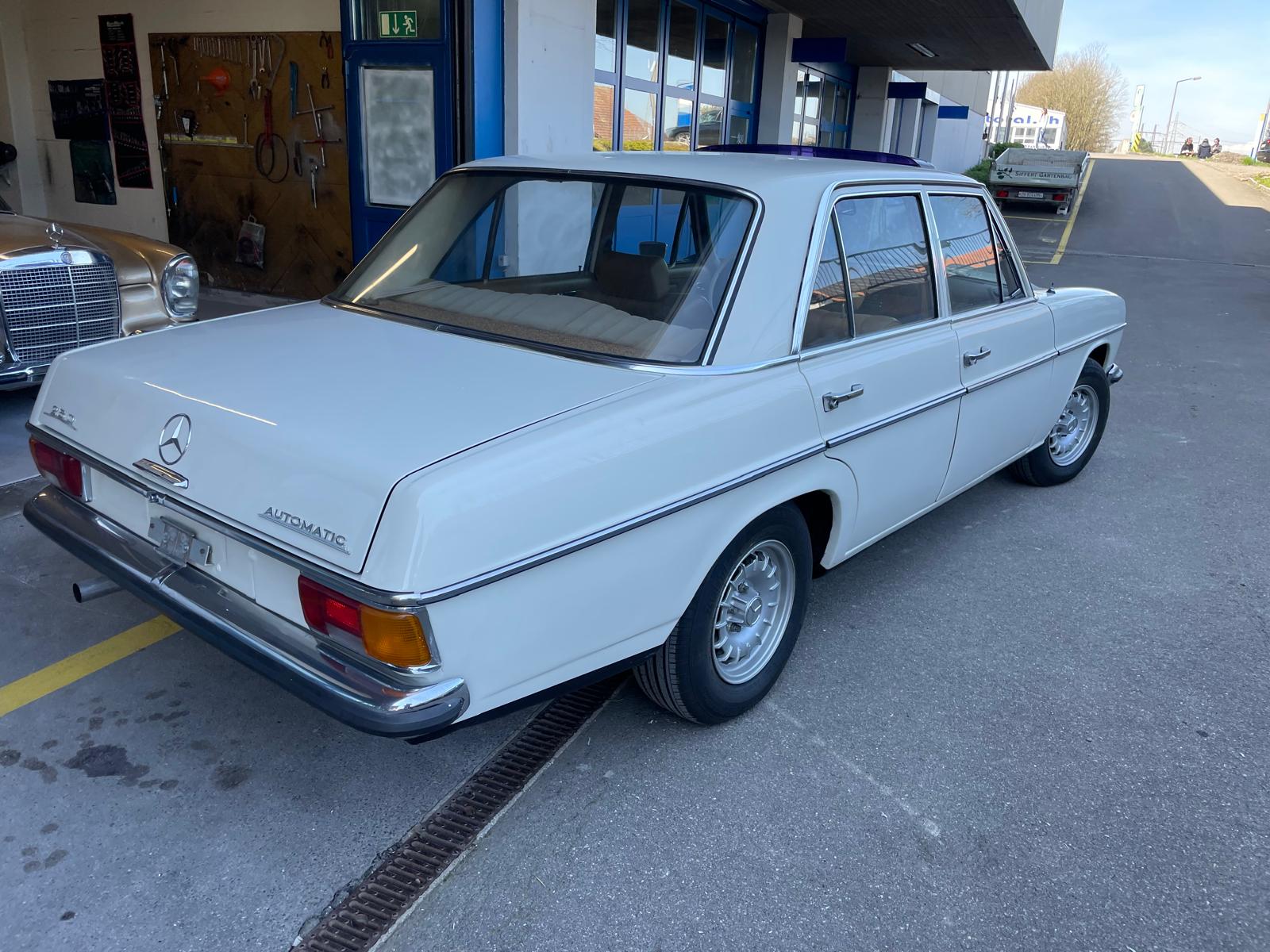 MERCEDES-BENZ E 250-image-3